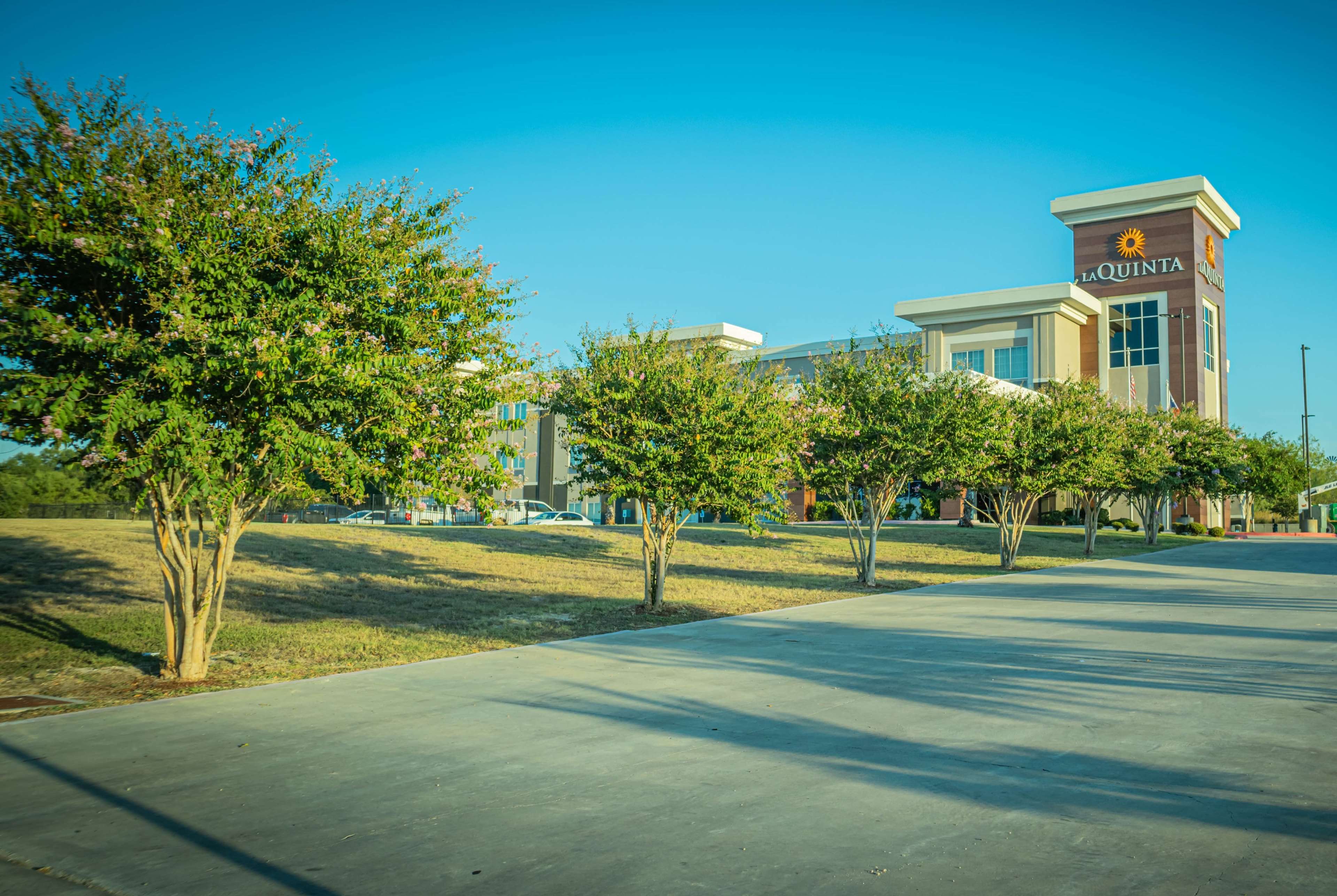 La Quinta Inn & Suites by Wyndham Karnes City - Kenedy