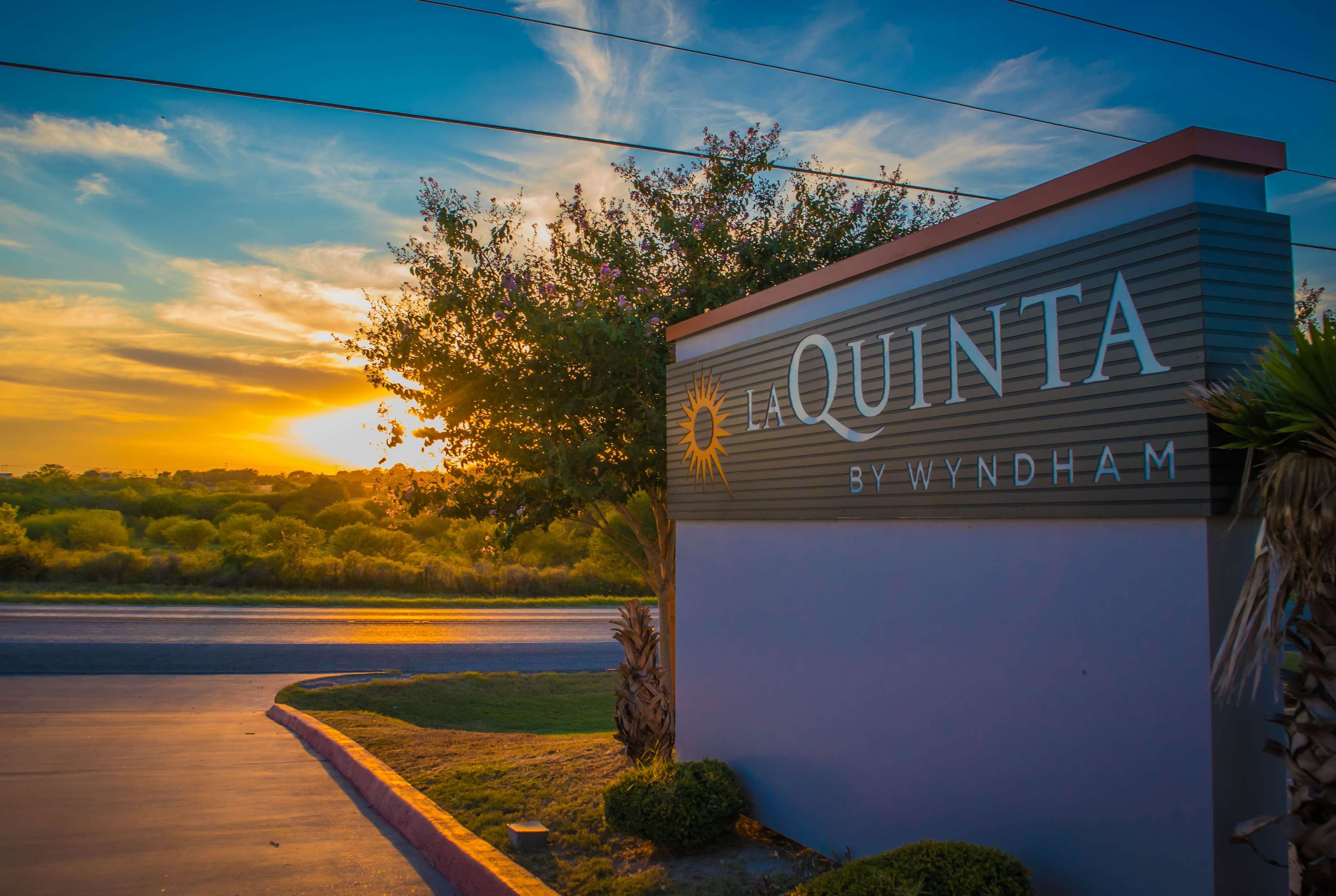 La Quinta Inn & Suites by Wyndham Karnes City - Kenedy