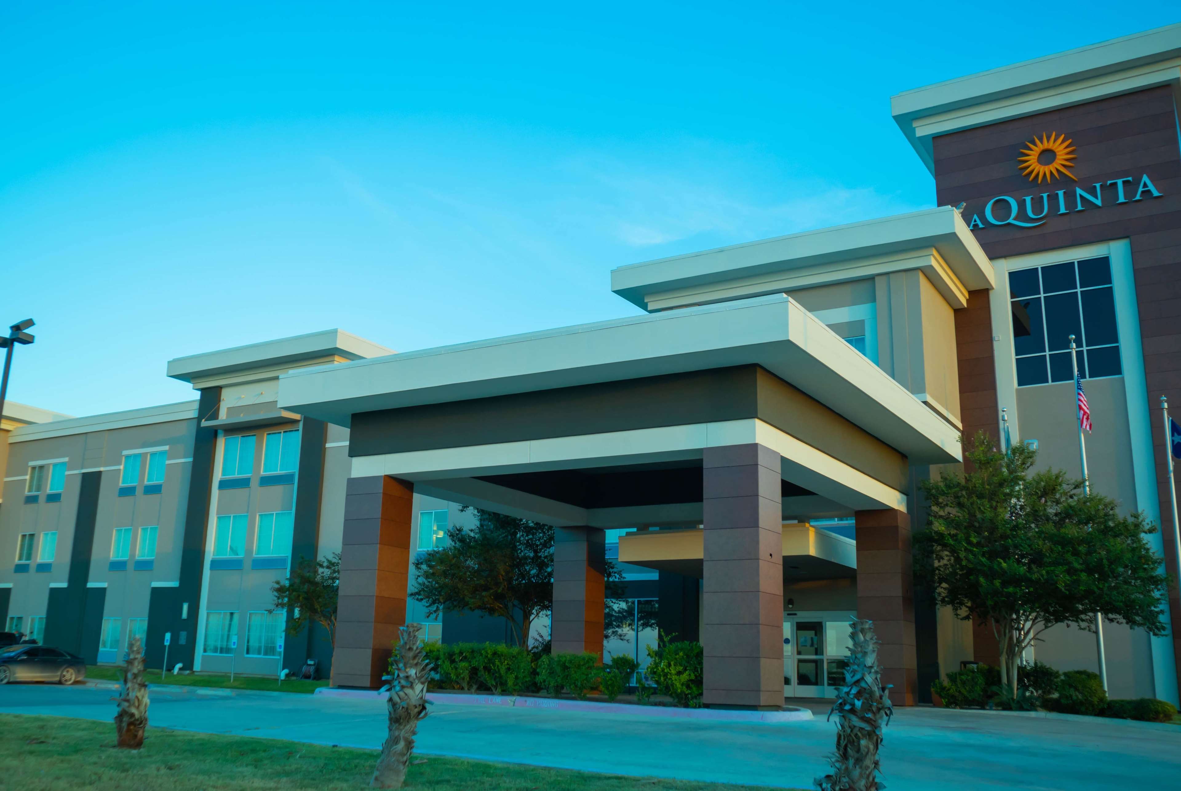 La Quinta Inn & Suites by Wyndham Karnes City - Kenedy
