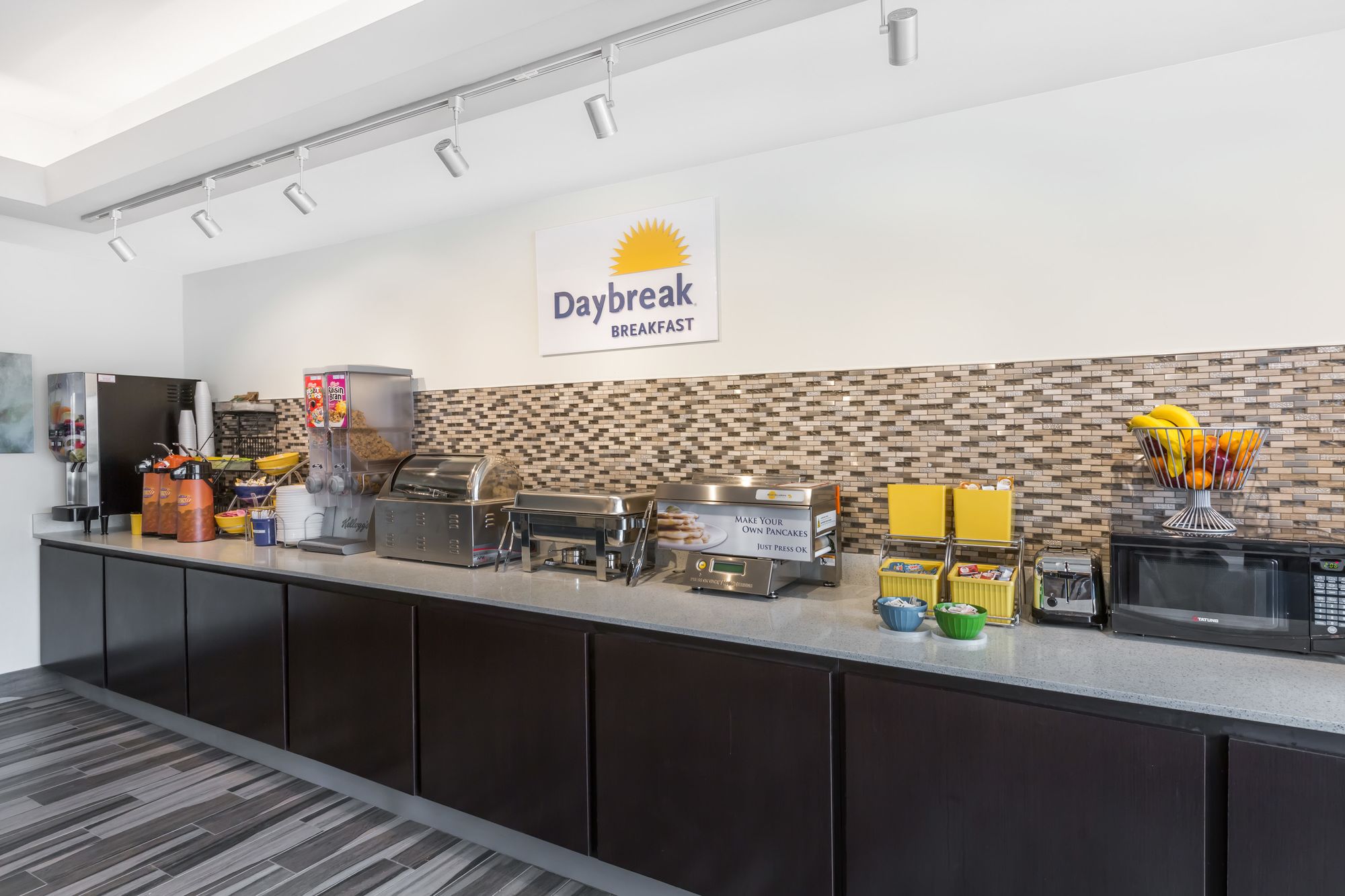 Days Inn & Suites by Wyndham Katy