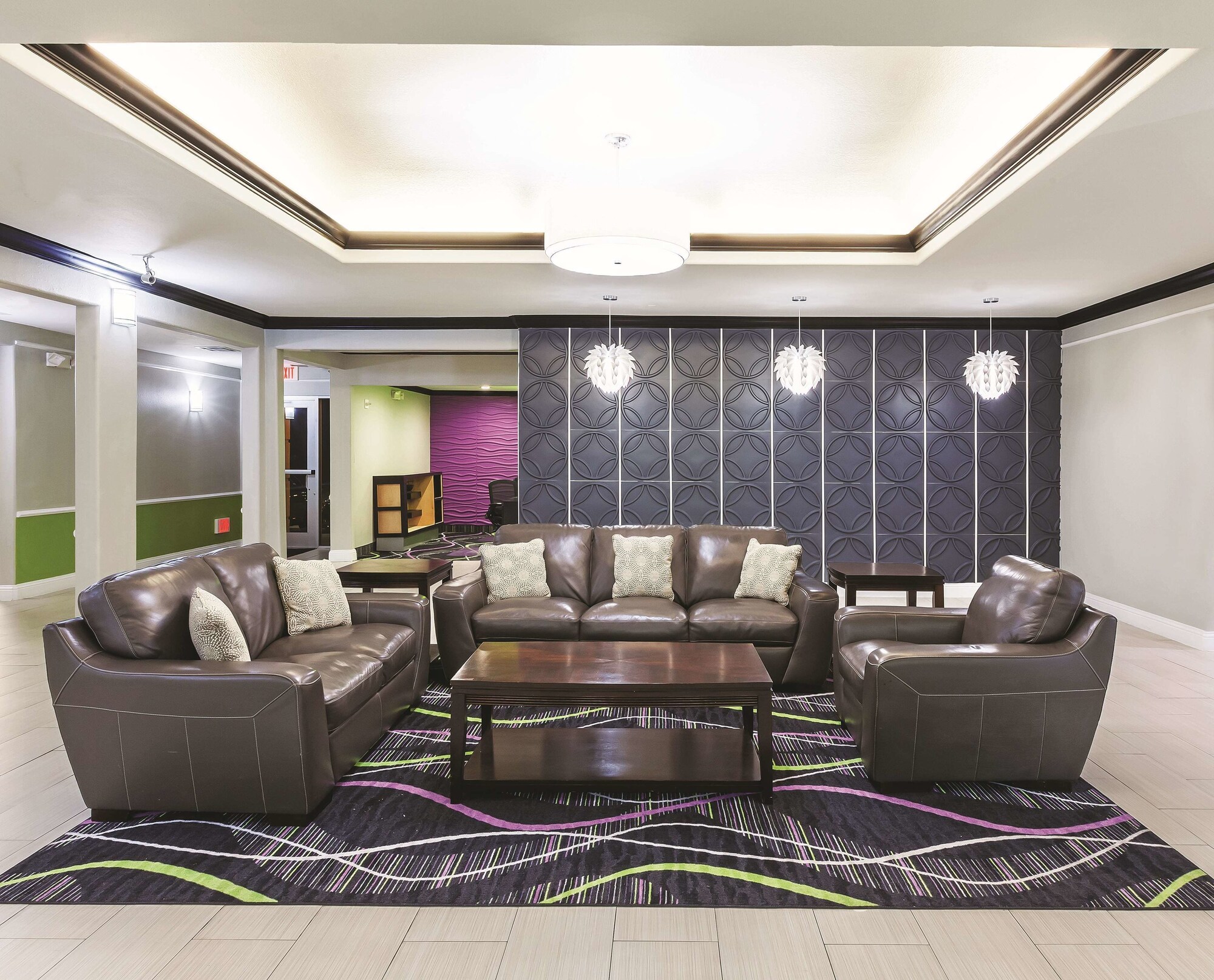 Palacio Royale Inn Signature