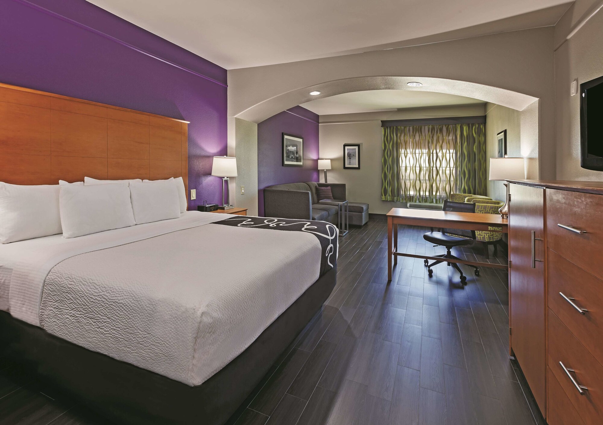 Palacio Royale Inn Signature