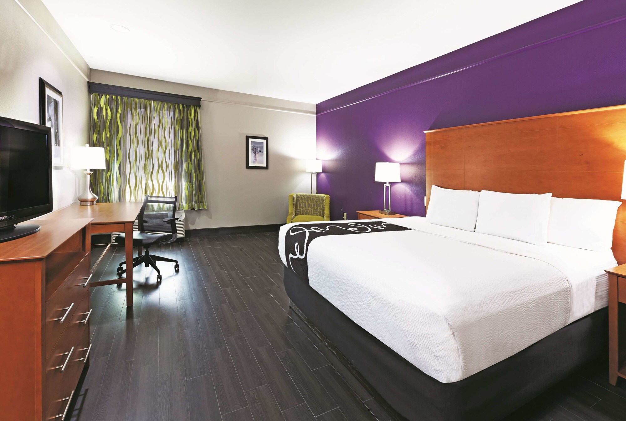 Palacio Royale Inn Signature