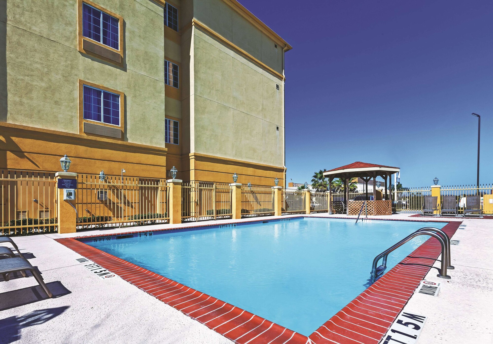 Palacio Royale Inn Signature