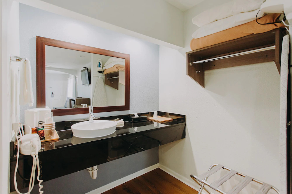 Scottish Inn & Suites - Kemah Boardwalk