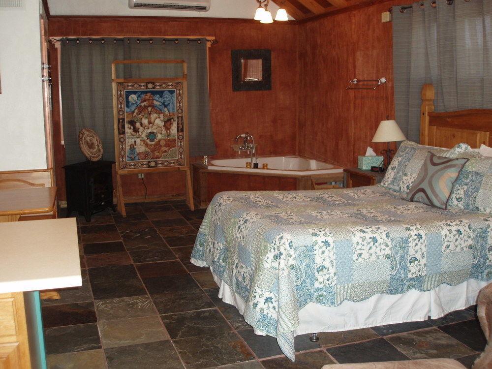 Trail's End Hill Country Cabins