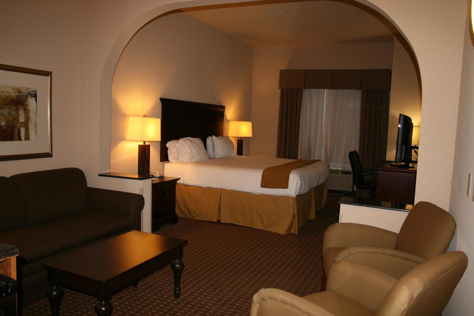 Holiday Inn Express & Suites Kingsville