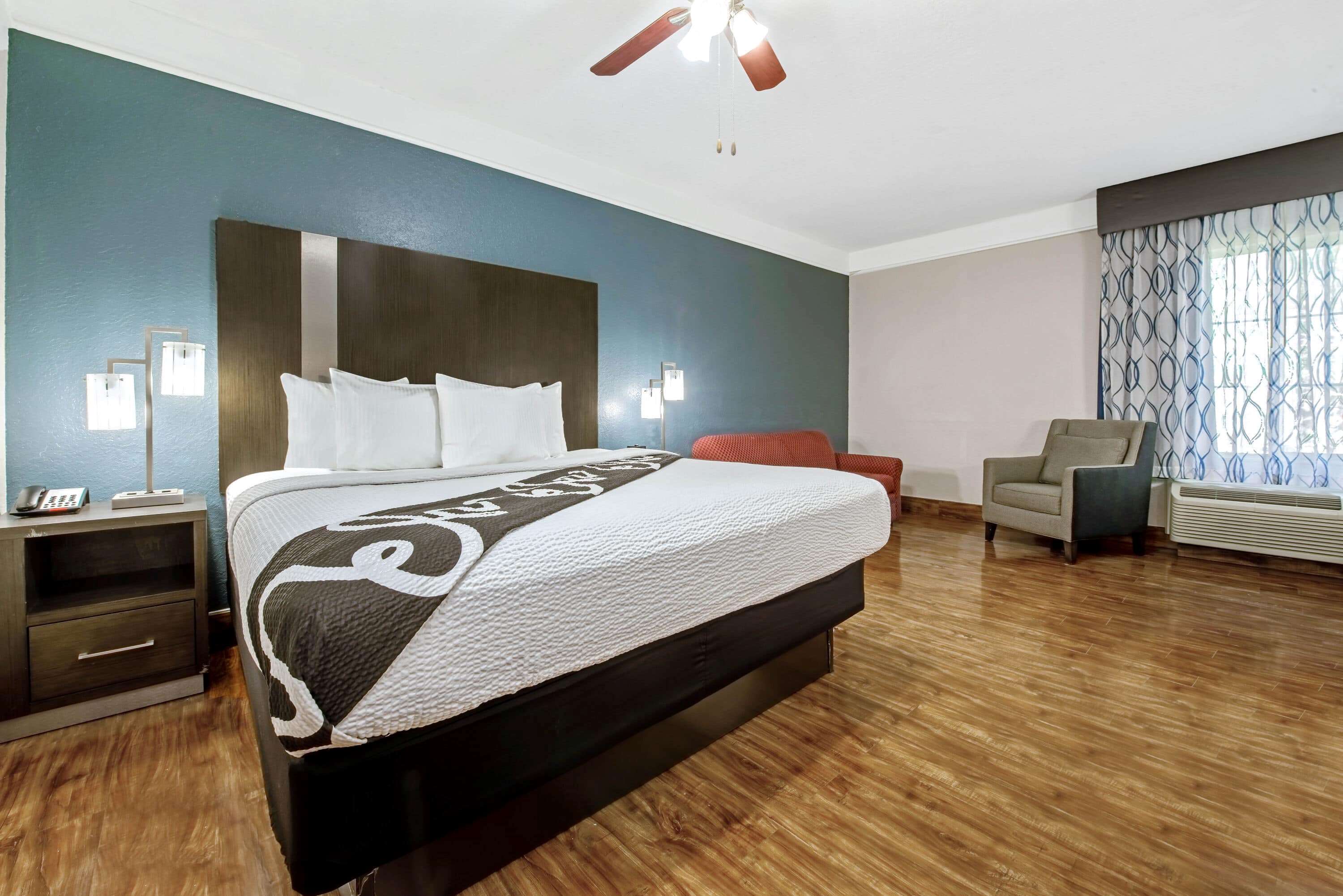 La Quinta Inn & Suites by Wyndham Kingwood Houston IAH Airpt