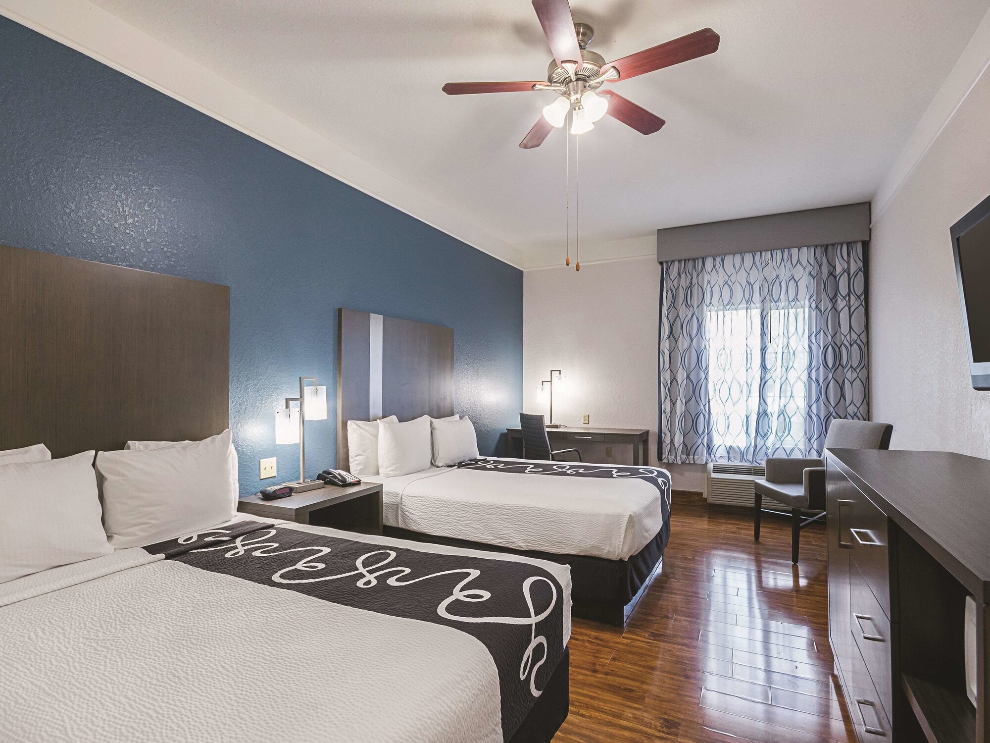 La Quinta Inn & Suites by Wyndham Kingwood Houston IAH Airpt