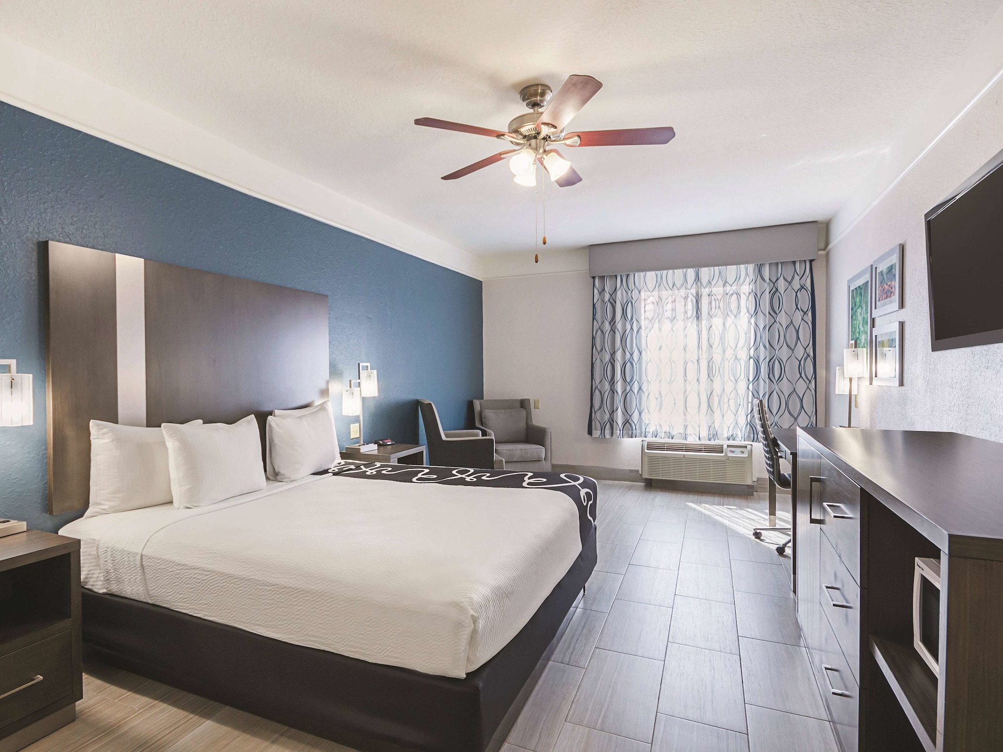La Quinta Inn & Suites by Wyndham Kingwood Houston IAH Airpt