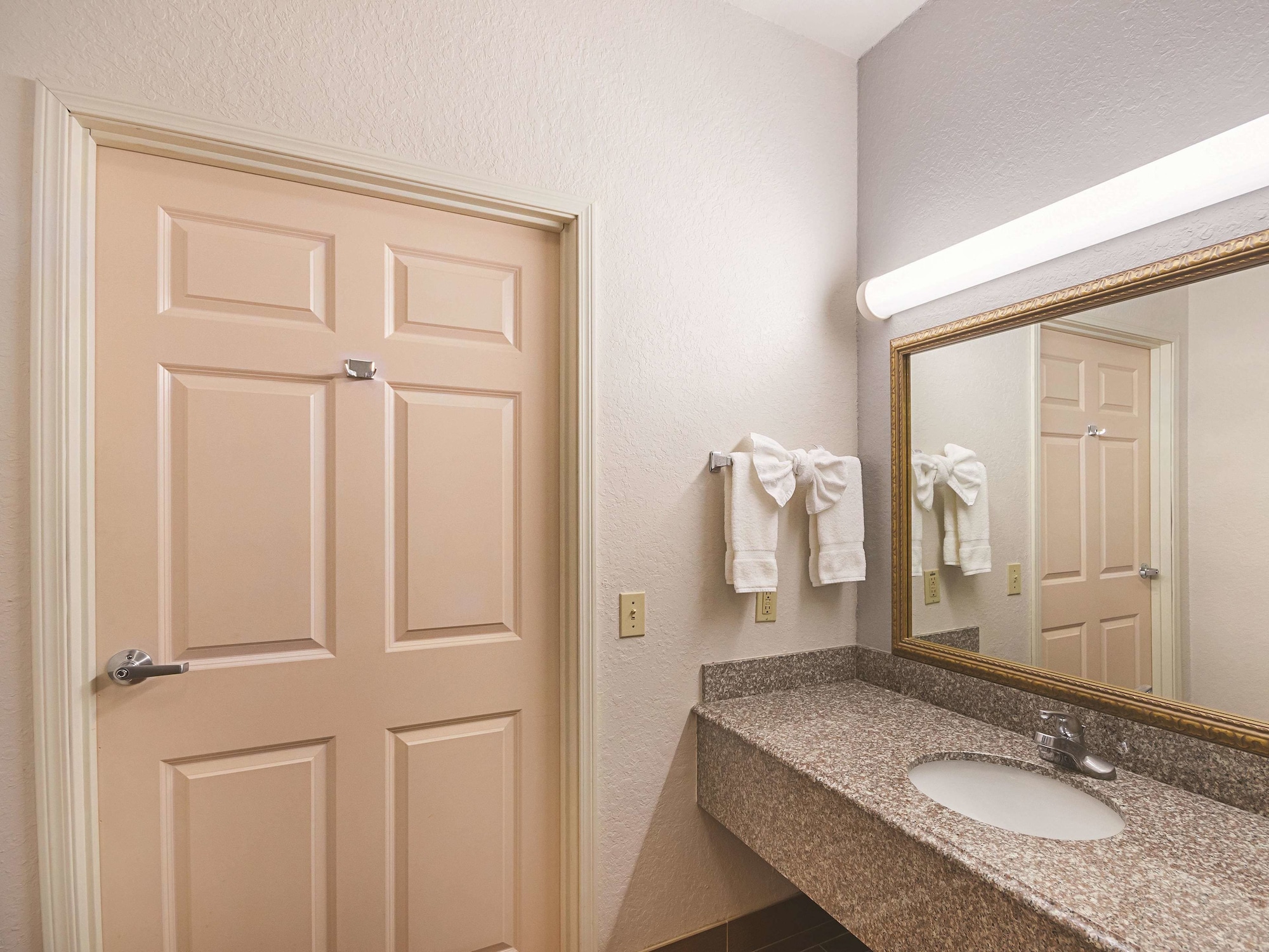 La Quinta Inn & Suites by Wyndham Kingwood Houston IAH Airpt
