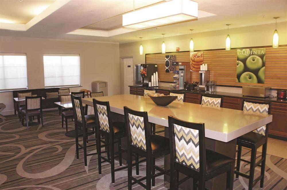 La Quinta Inn & Suites by Wyndham Kyle - Austin South