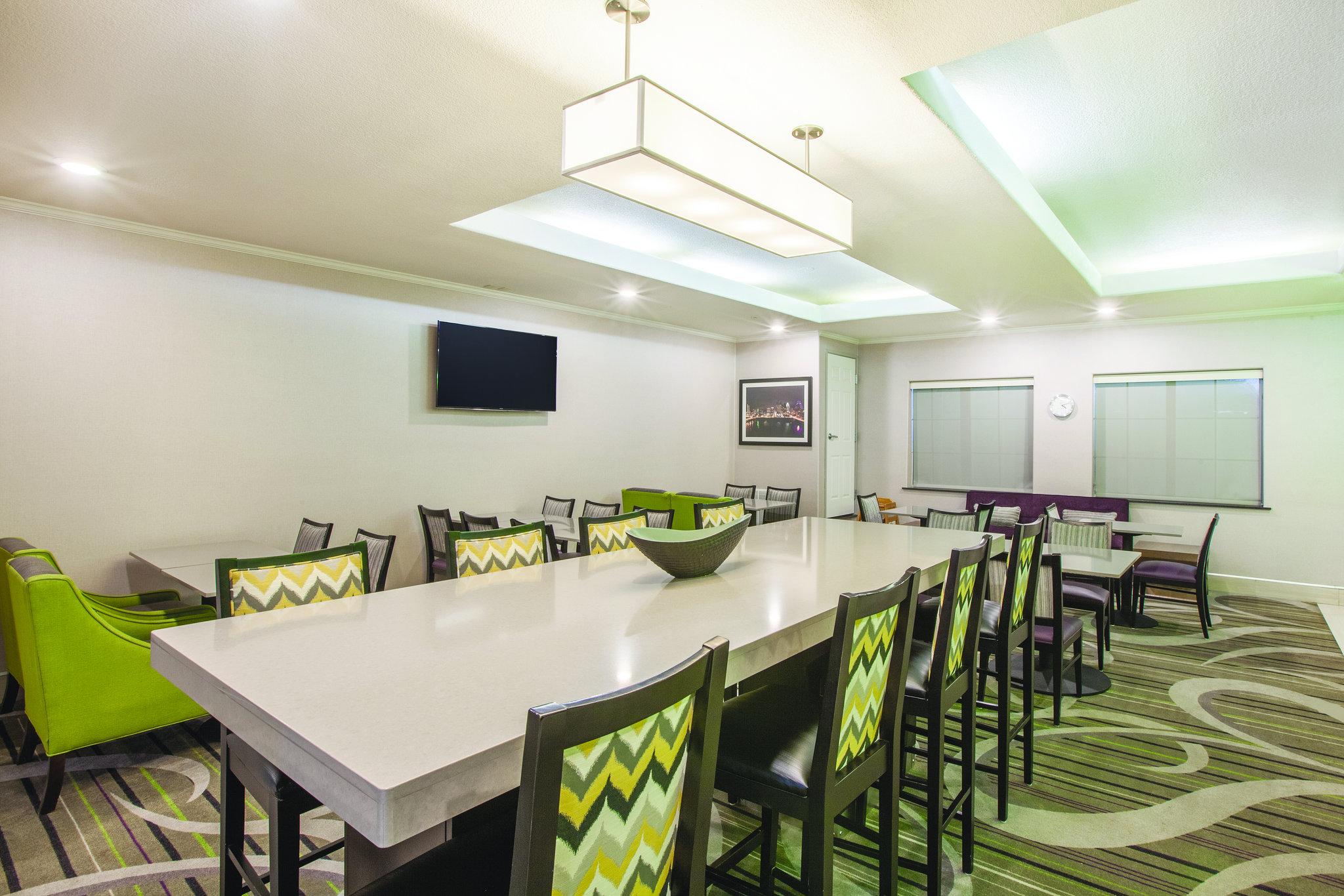 La Quinta Inn & Suites by Wyndham Kyle - Austin South