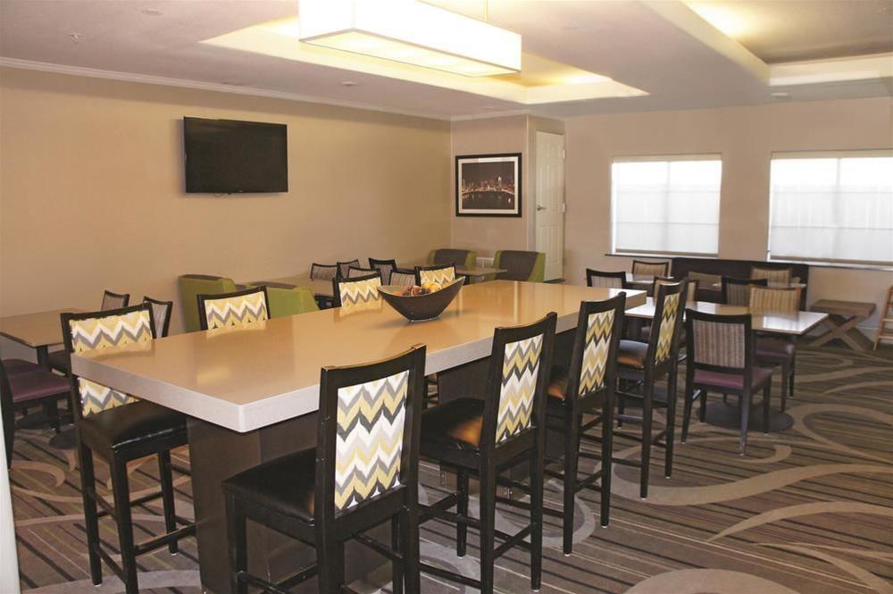 La Quinta Inn & Suites by Wyndham Kyle - Austin South