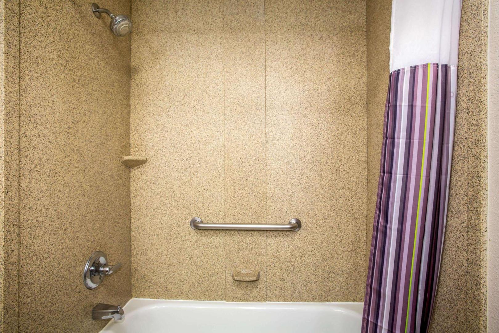 La Quinta Inn & Suites by Wyndham Kyle - Austin South