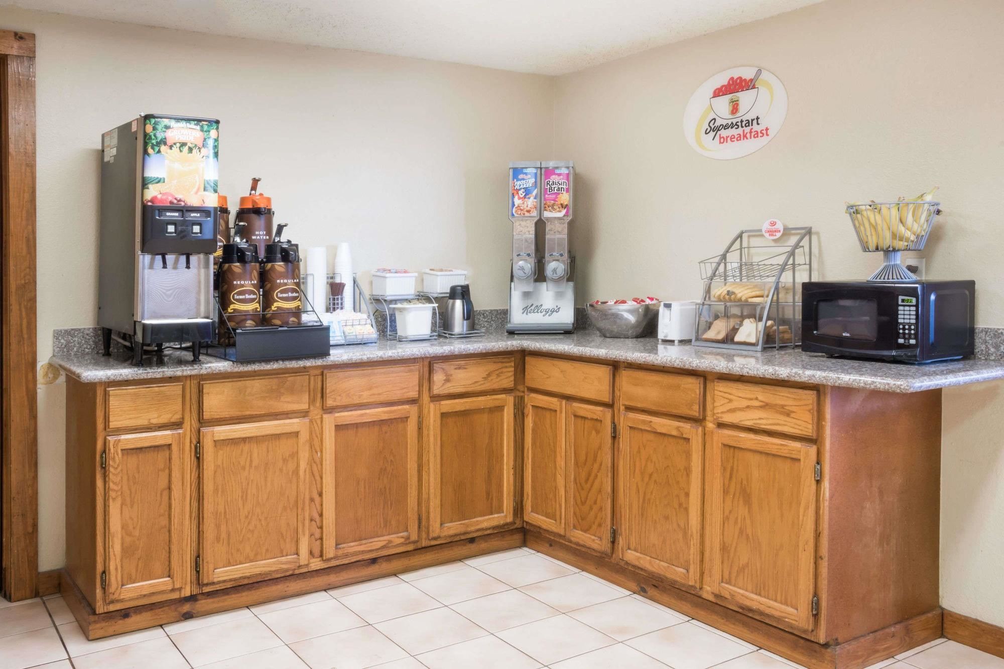 Deluxe Studios Lake Jackson/Clute