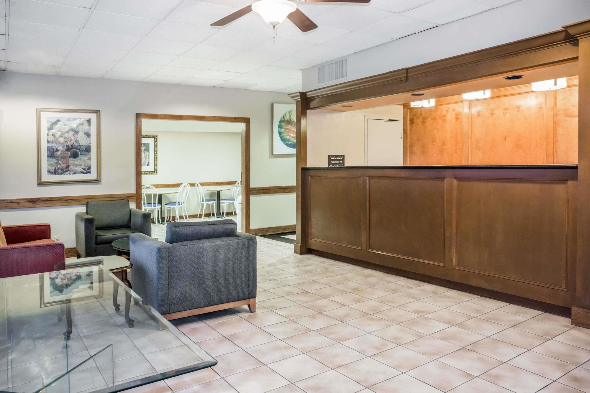 Deluxe Studios Lake Jackson/Clute