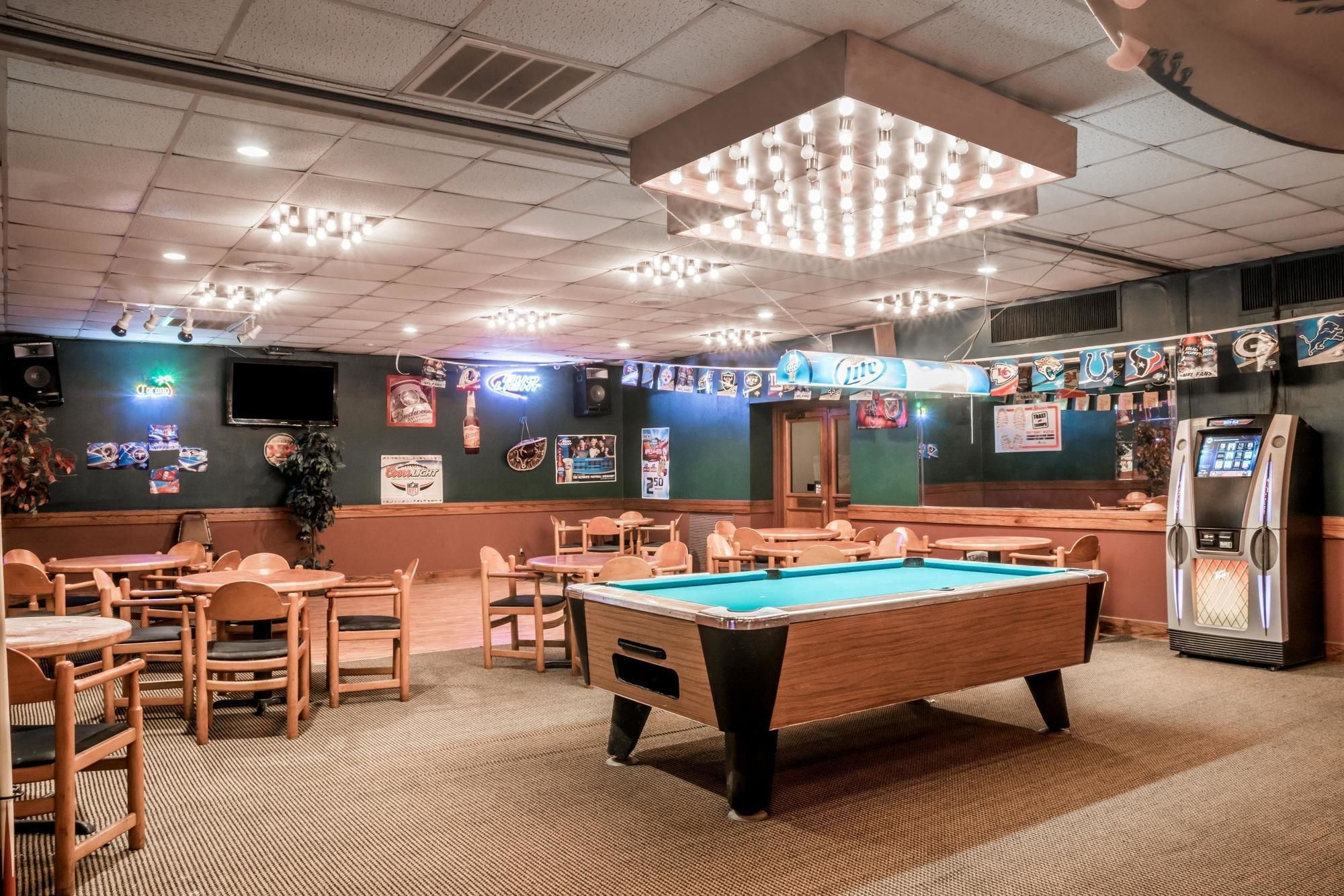 Deluxe Studios Lake Jackson/Clute