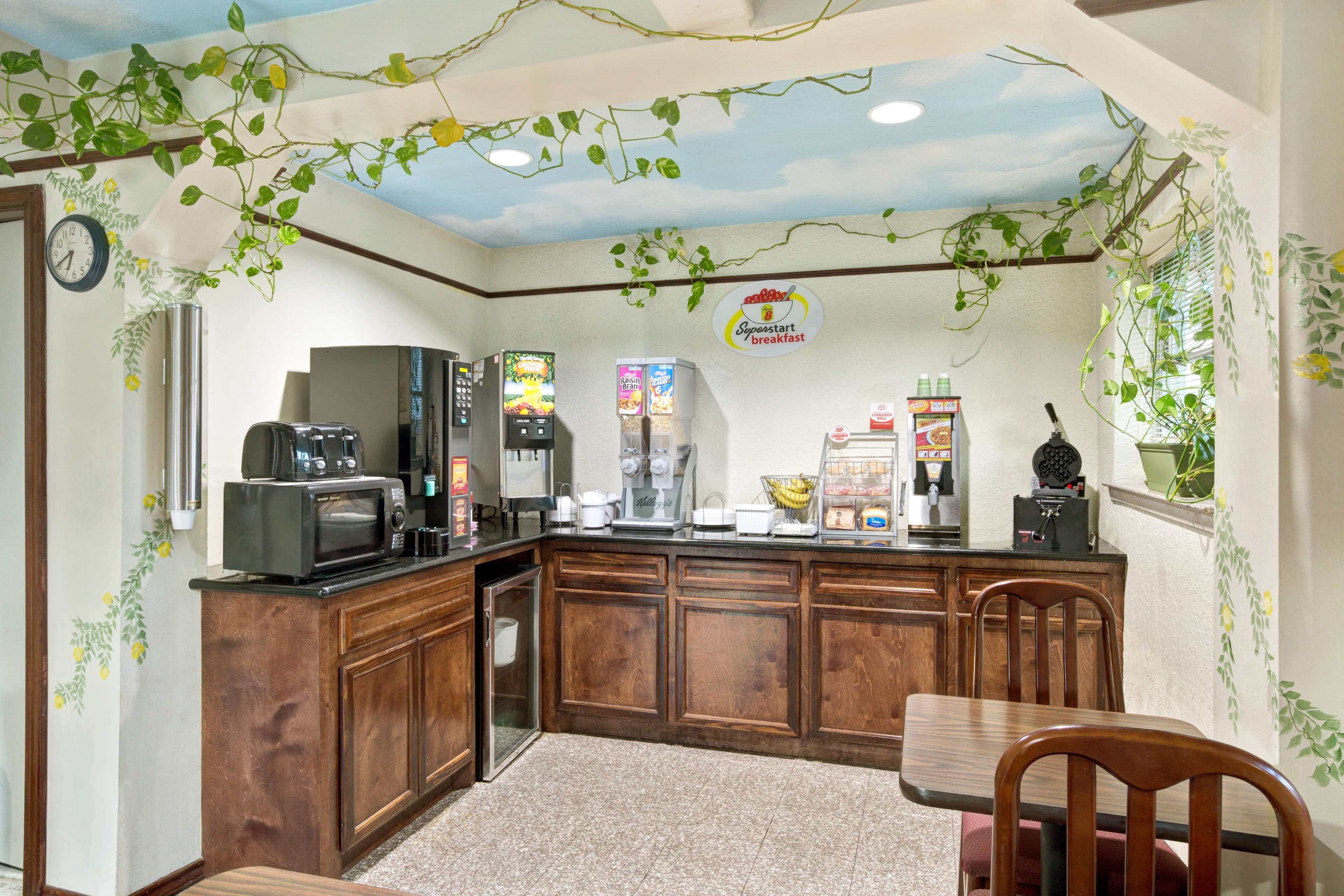 Super 8 by Wyndham La Marque TX/Texas City Area