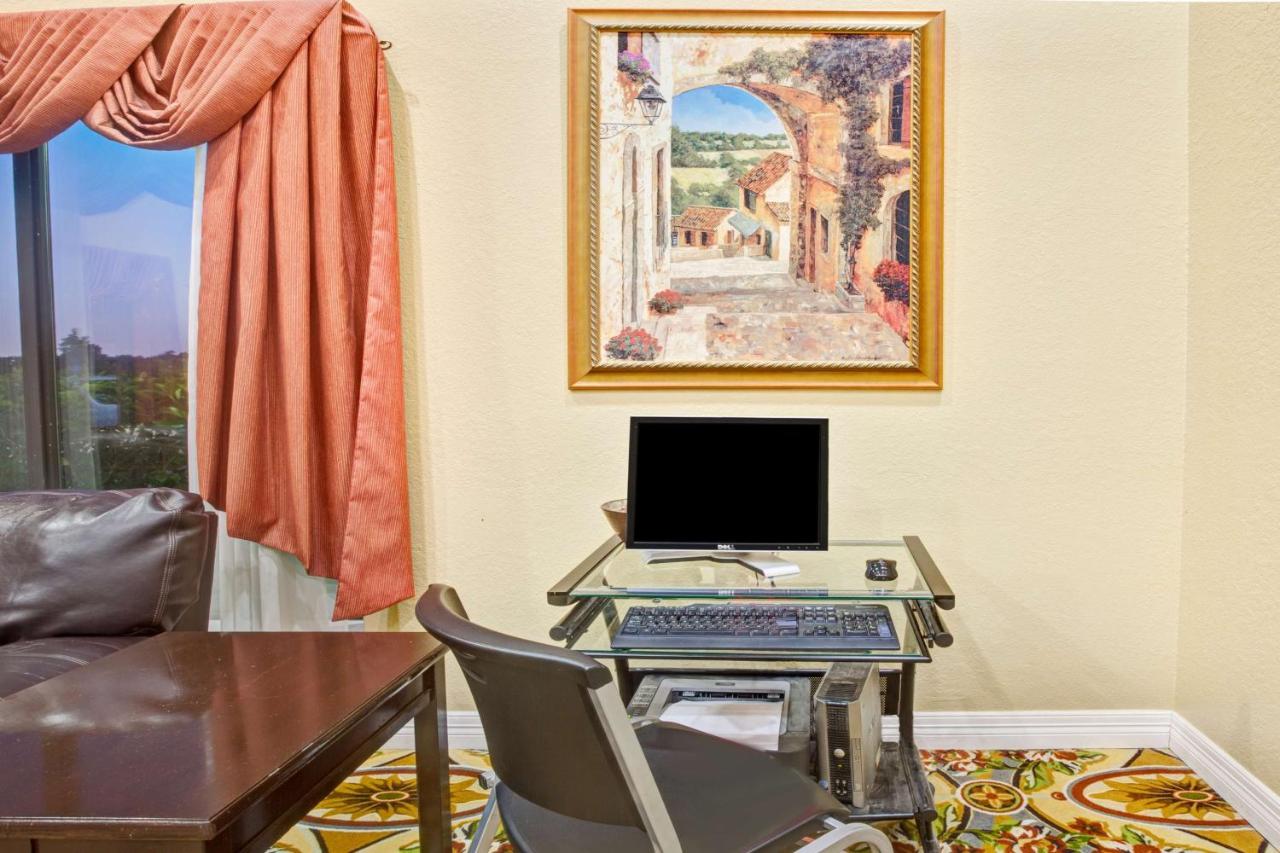 Motel 6 La Porte