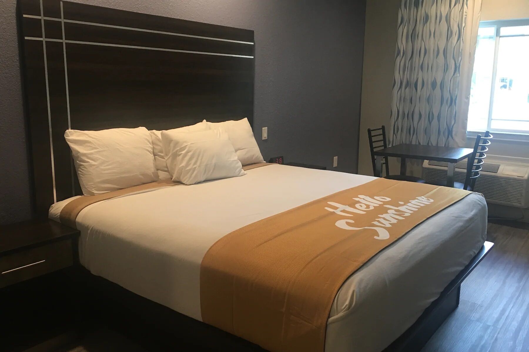 Days Inn and Suites by Wyndham La Porte