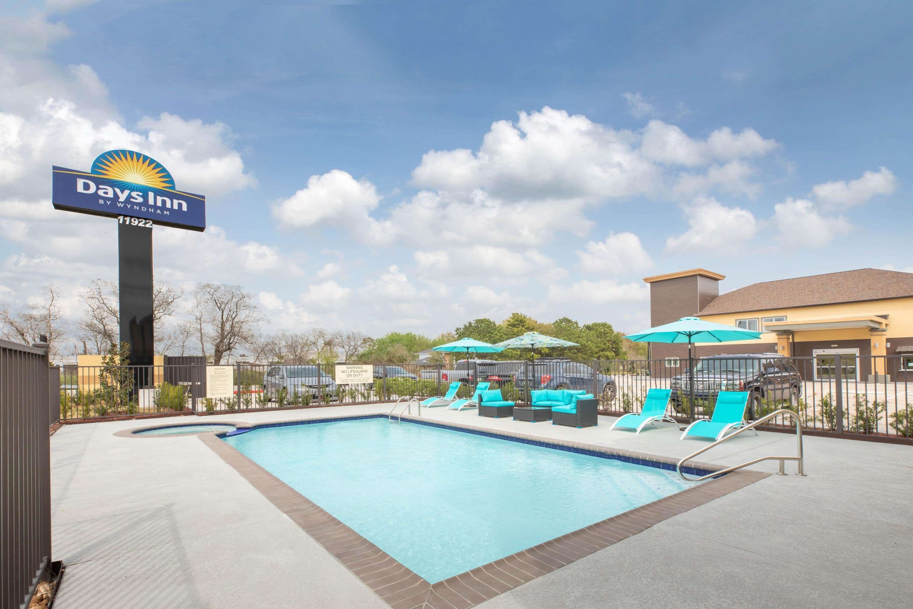 Days Inn and Suites by Wyndham La Porte