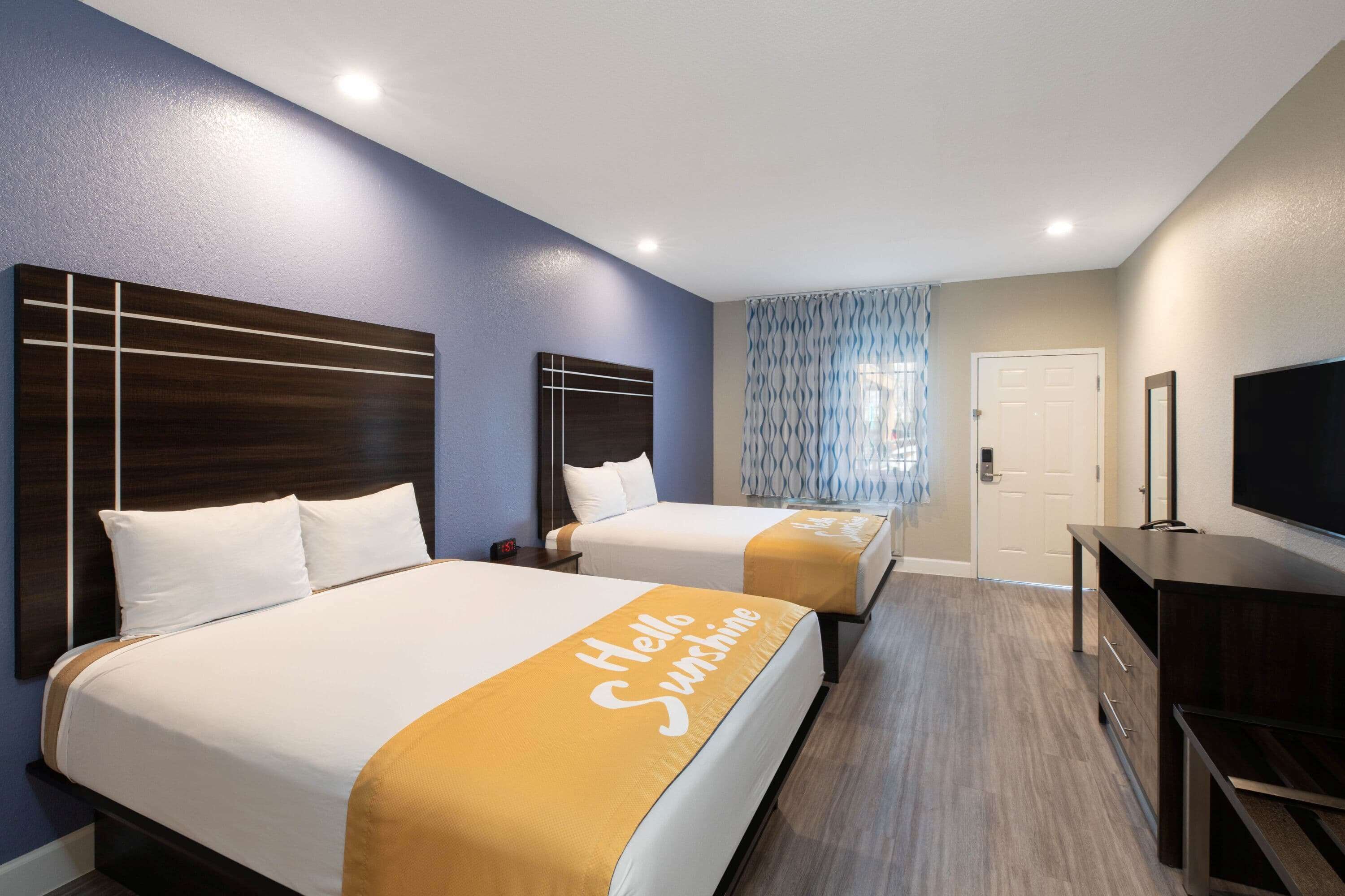 Days Inn and Suites by Wyndham La Porte