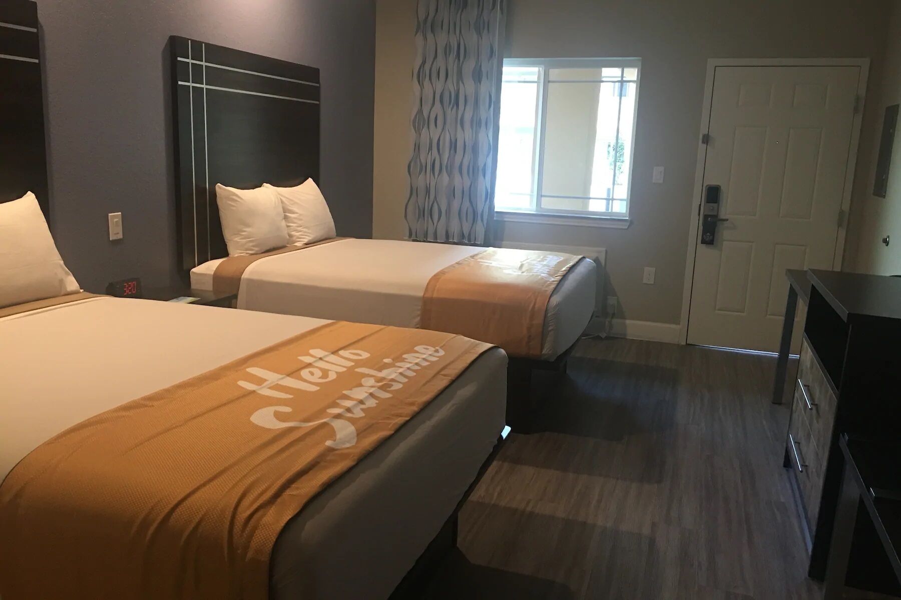 Days Inn and Suites by Wyndham La Porte