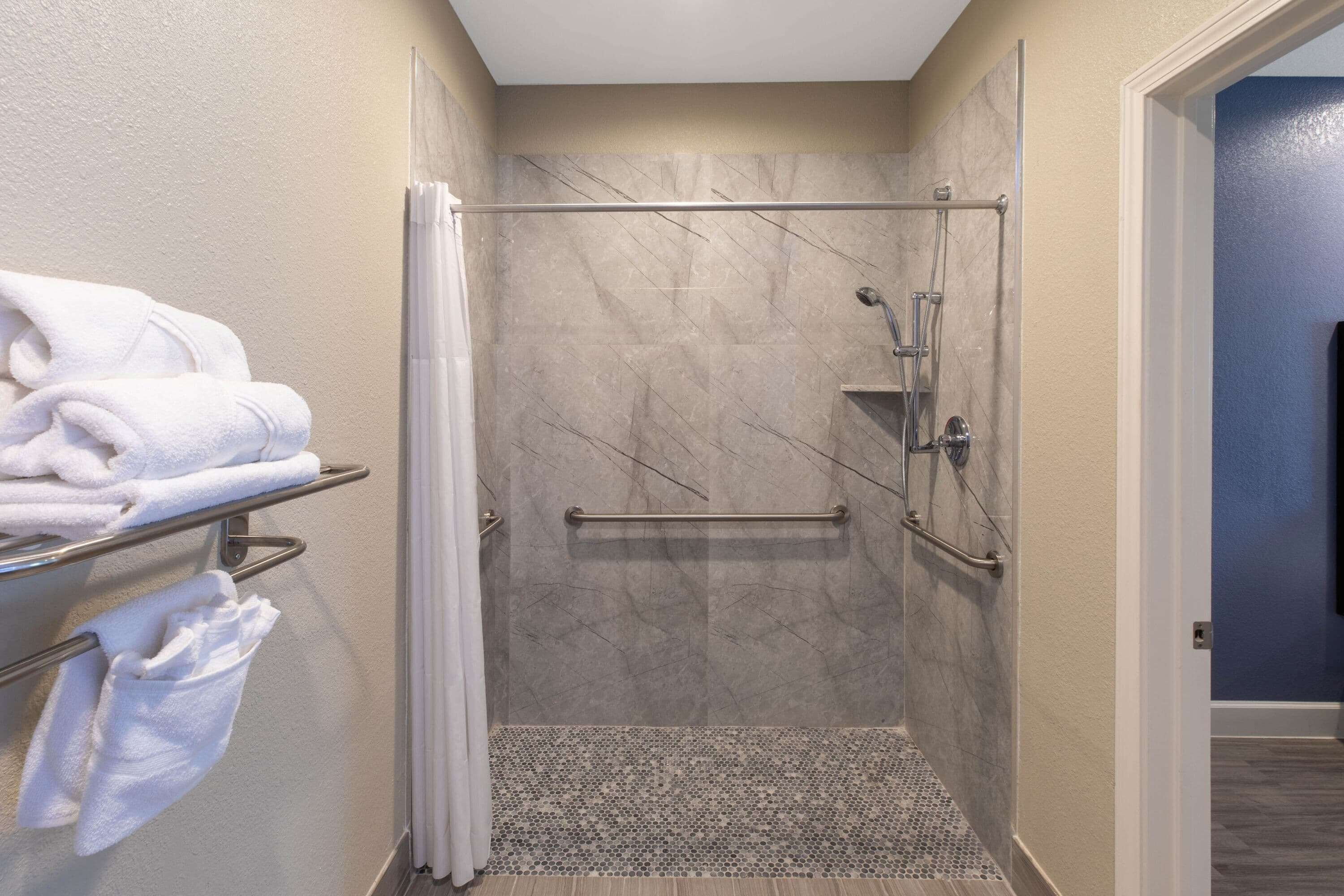 Days Inn and Suites by Wyndham La Porte