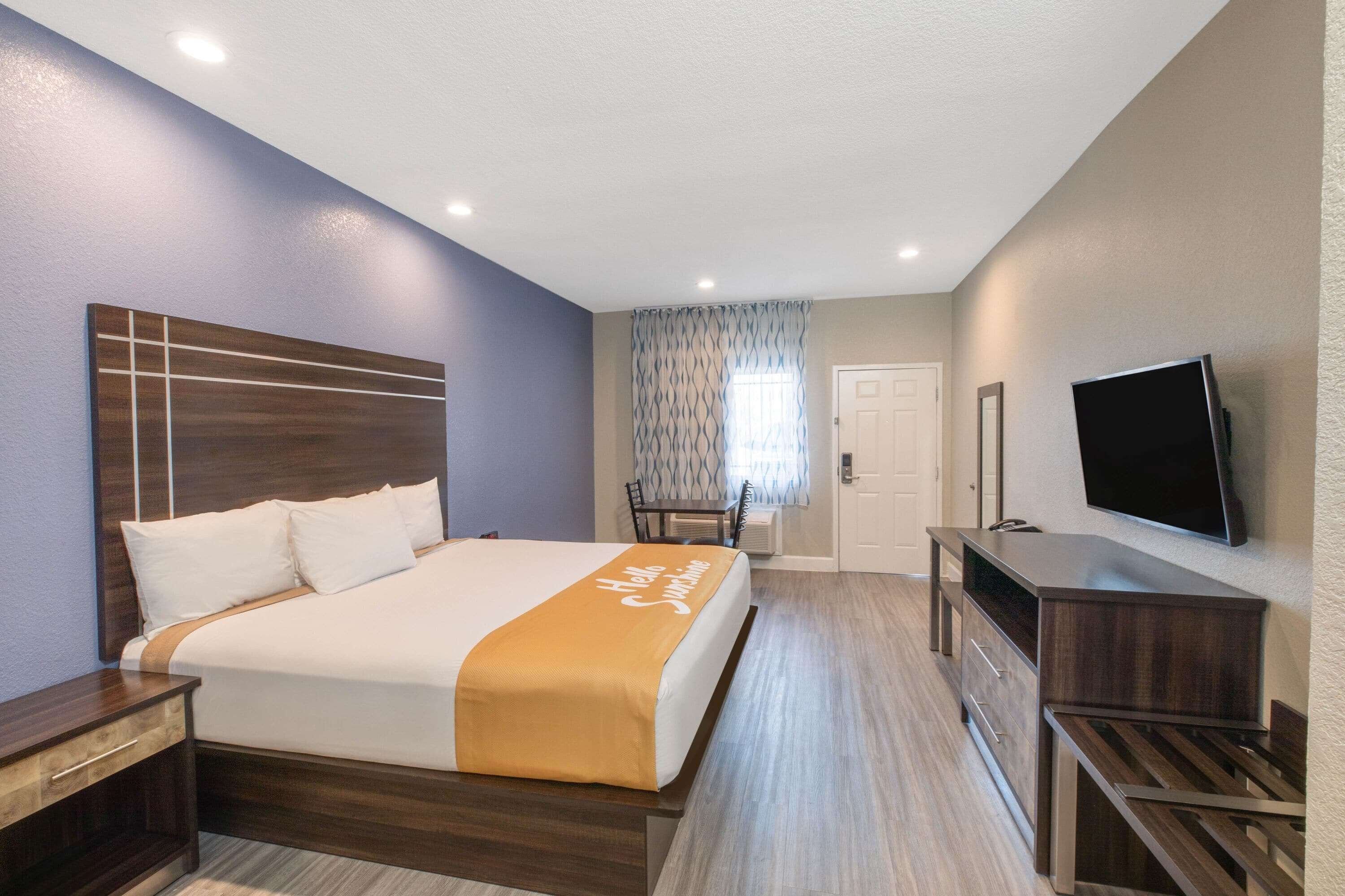 Days Inn and Suites by Wyndham La Porte