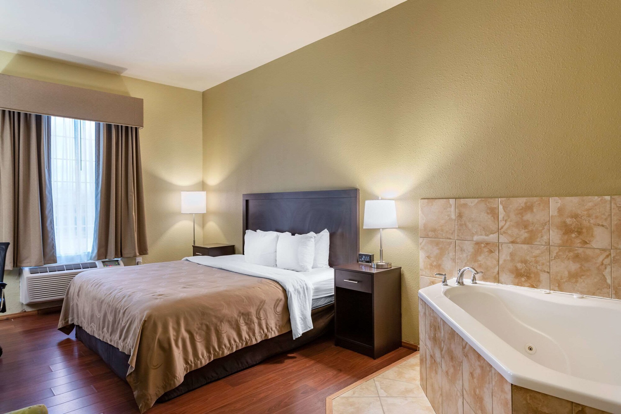 Sonesta Essential La Porte