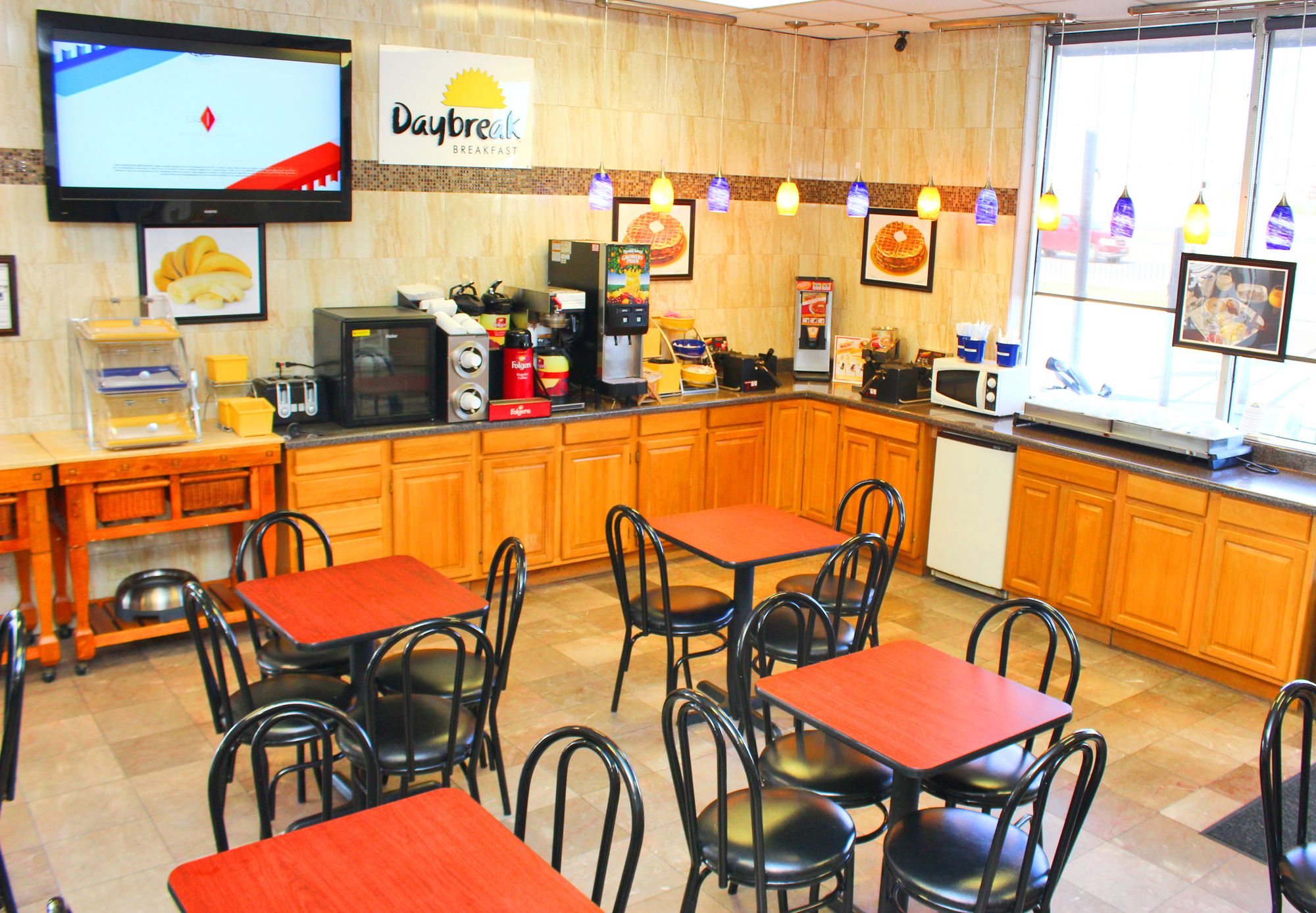 Days Inn & Suites by Wyndham Laredo