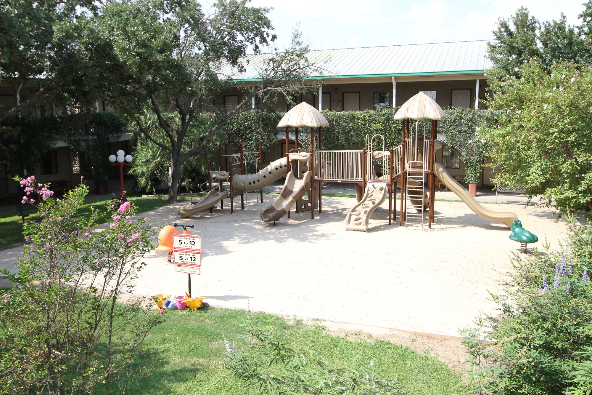 Family Garden Inn