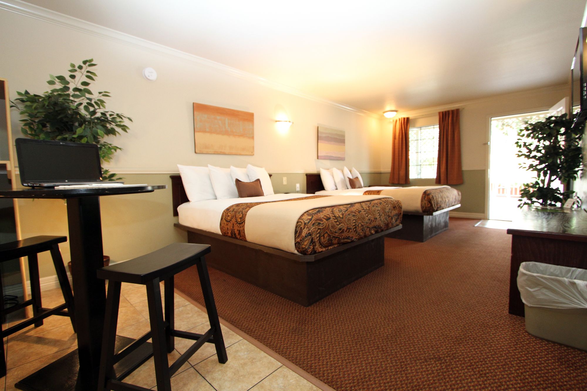 Family Garden Inn