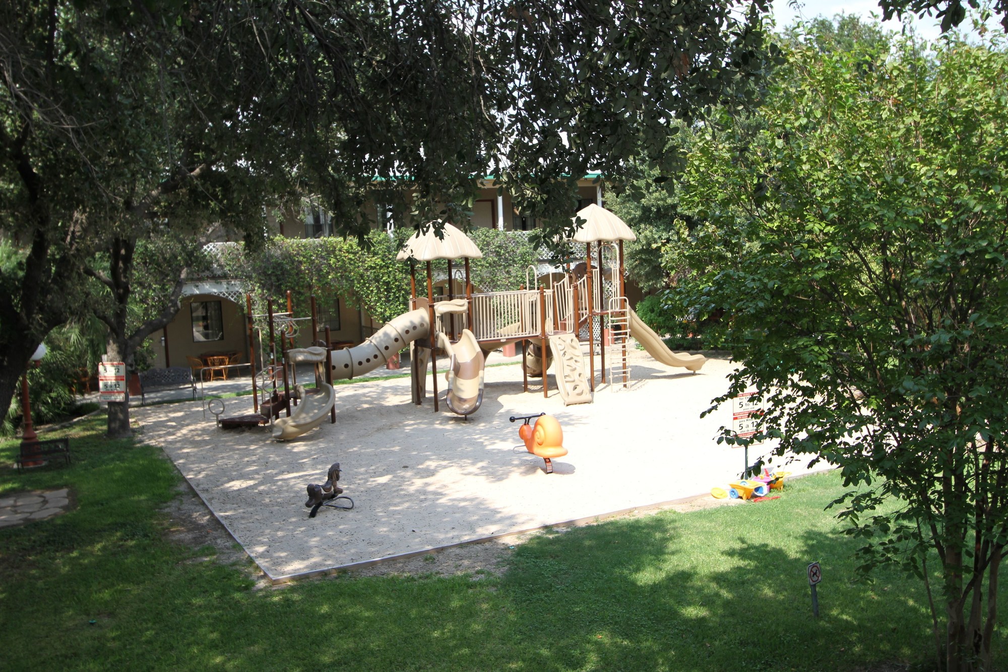 Family Garden Inn