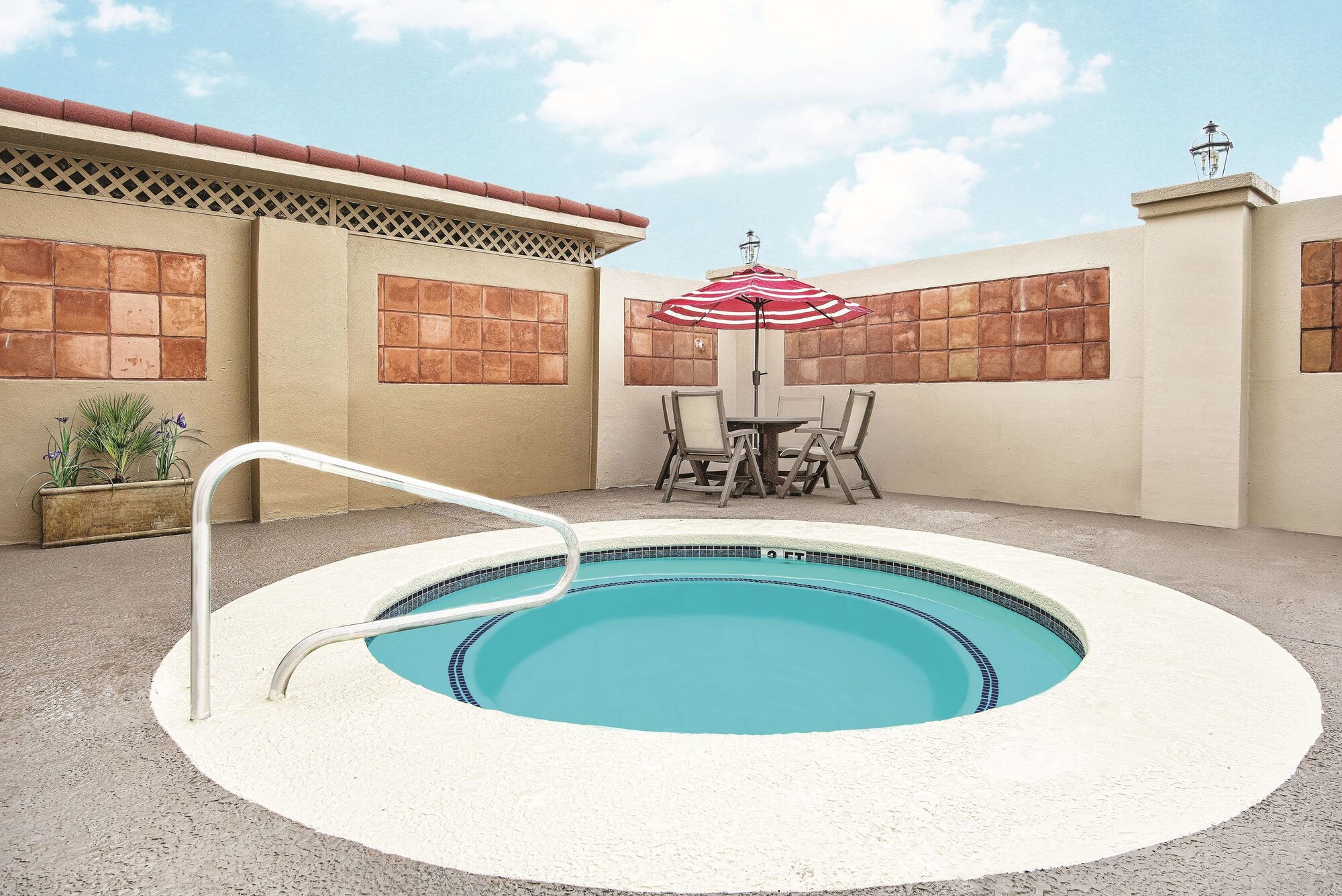 La Quinta Inn & Suites by Wyndham Laredo Airport