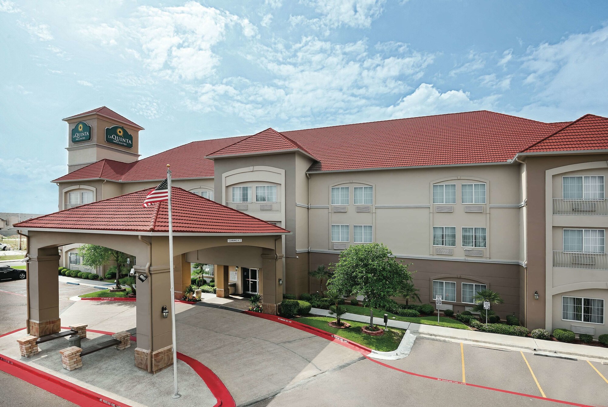 La Quinta Inn & Suites by Wyndham Laredo Airport