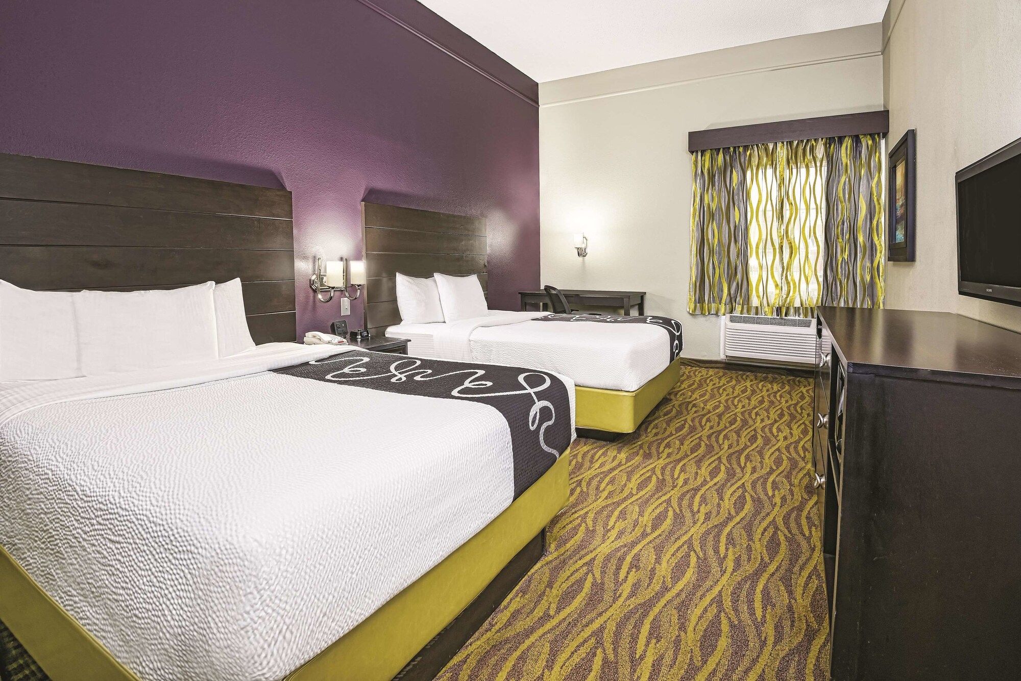 La Quinta Inn & Suites by Wyndham Laredo Airport