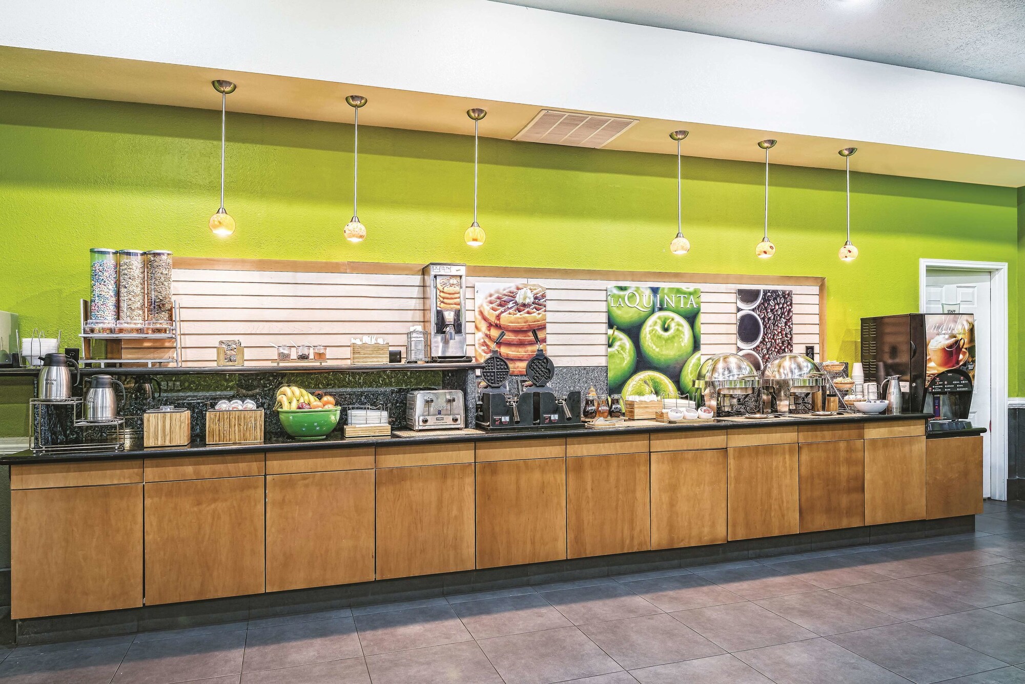 La Quinta Inn & Suites by Wyndham Laredo Airport