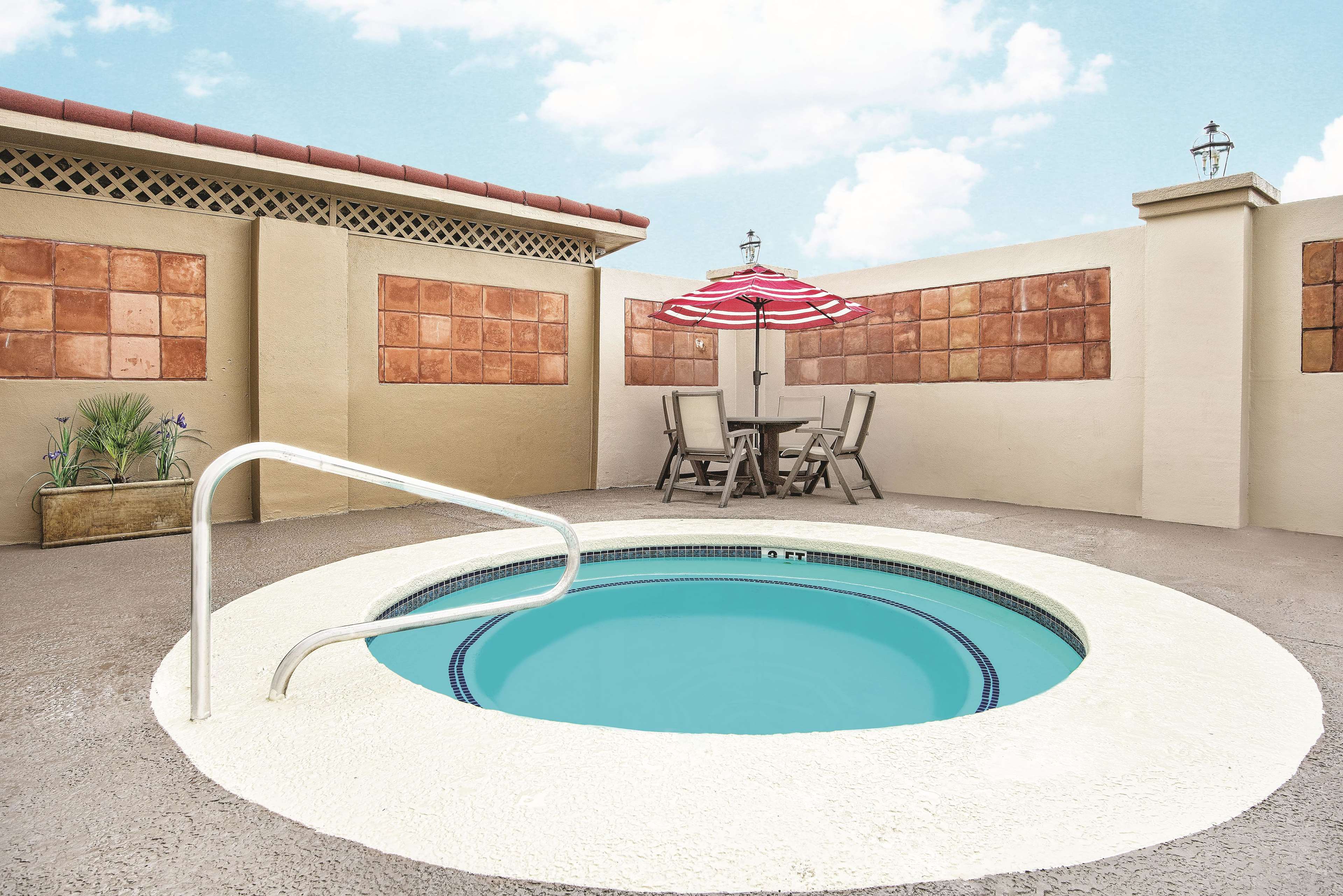 La Quinta Inn & Suites by Wyndham Laredo Airport