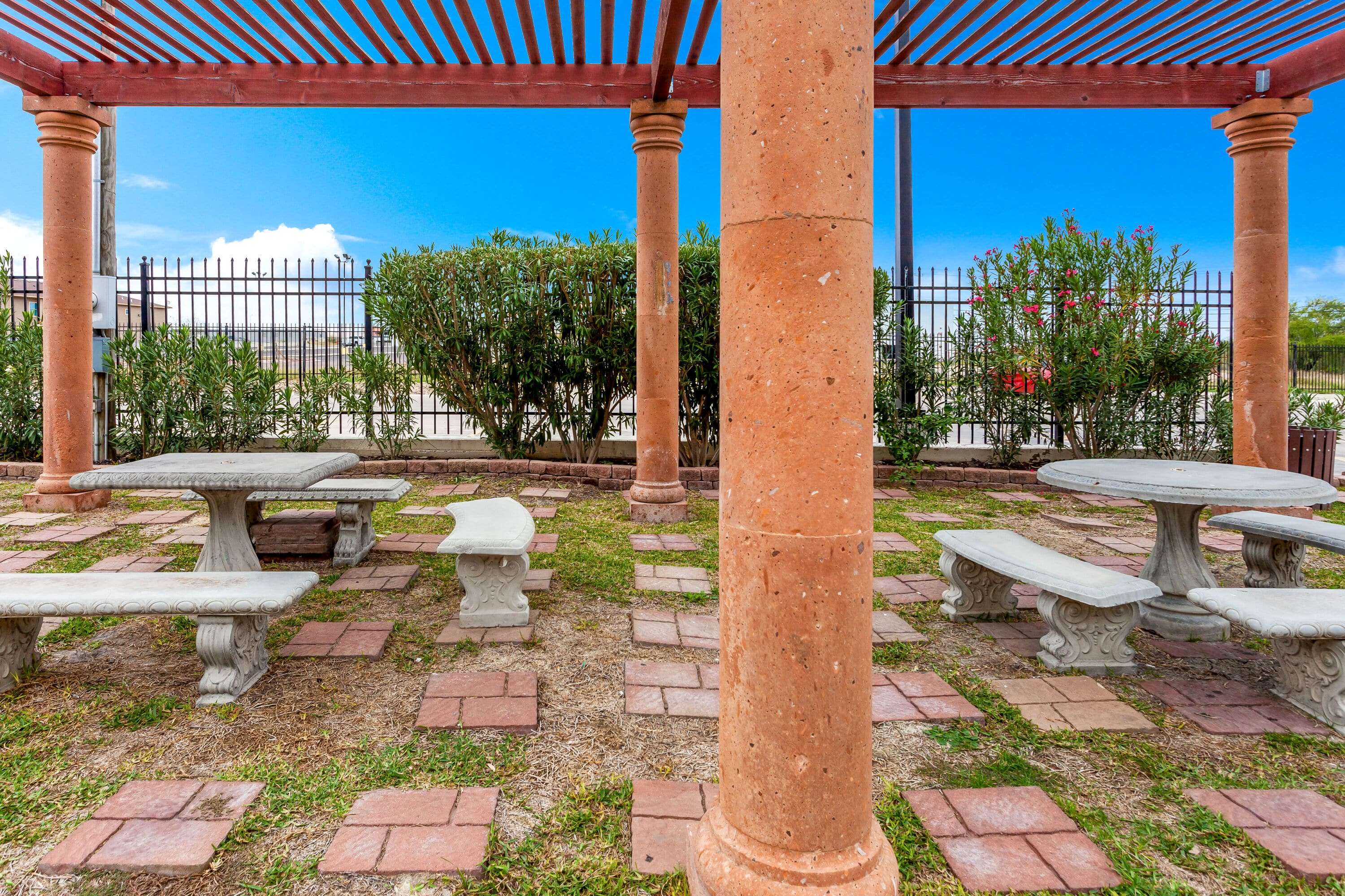 La Quinta Inn & Suites by Wyndham Laredo Airport
