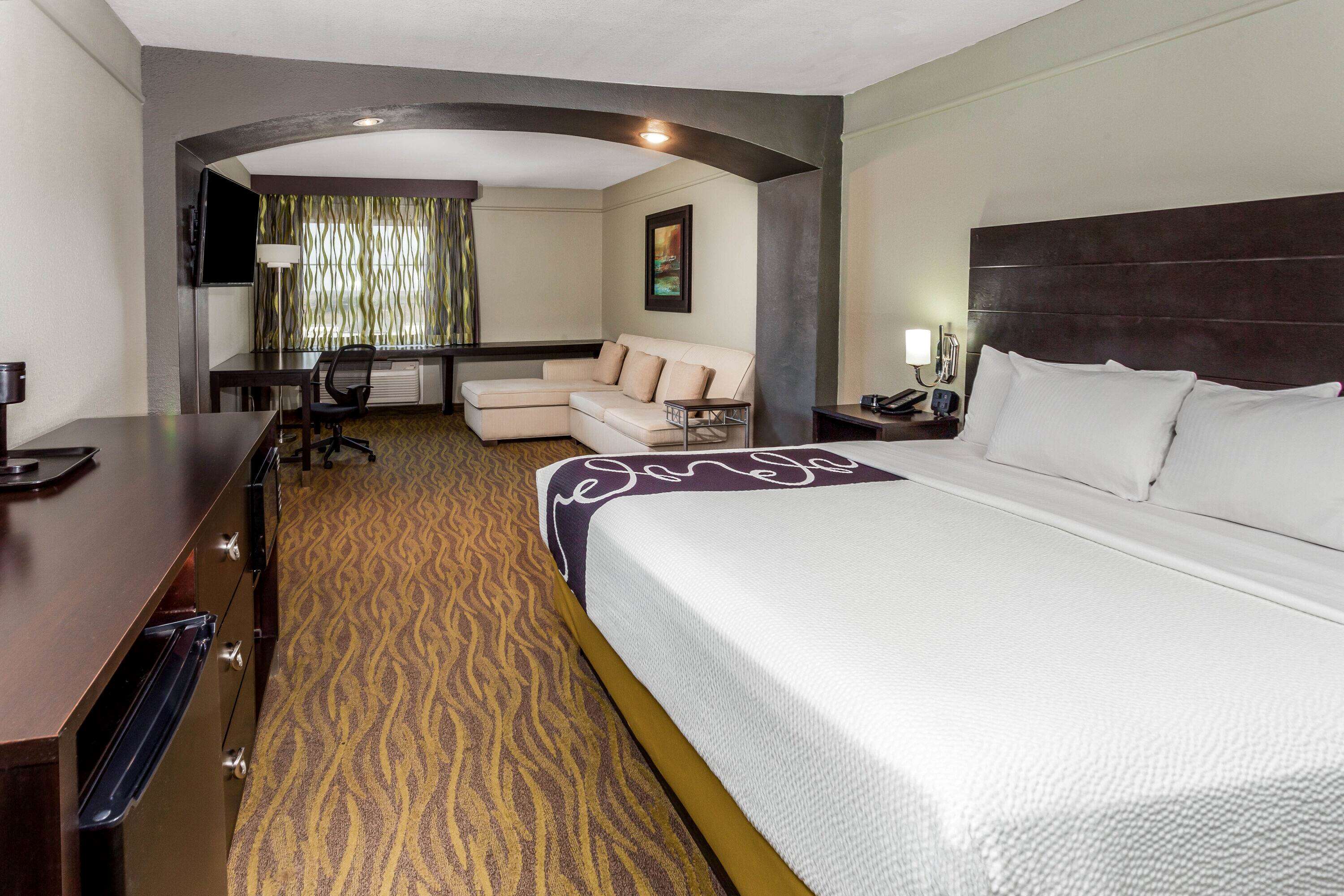 La Quinta Inn & Suites by Wyndham Laredo Airport