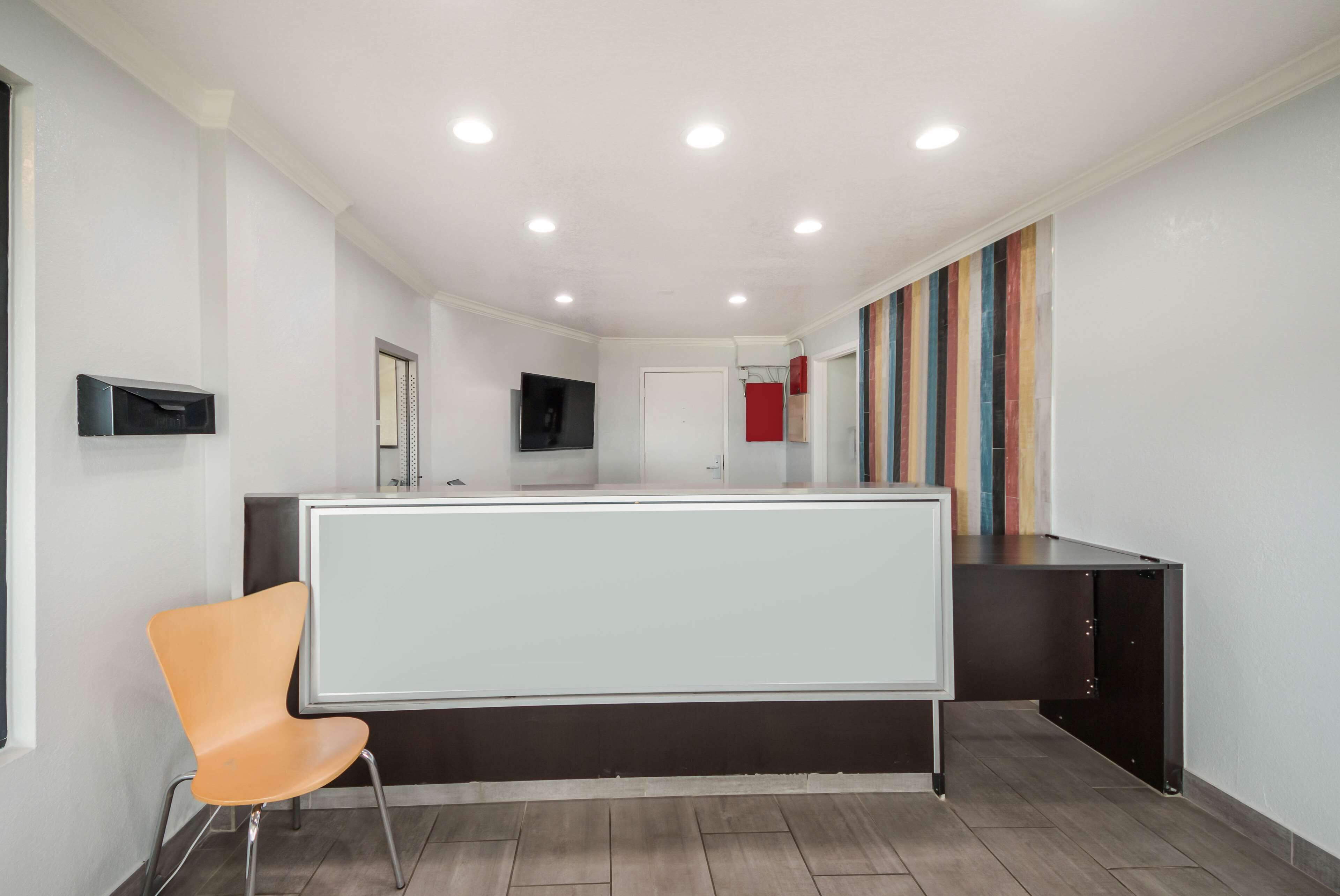 Studio 6 Laredo, Tx – North I-35