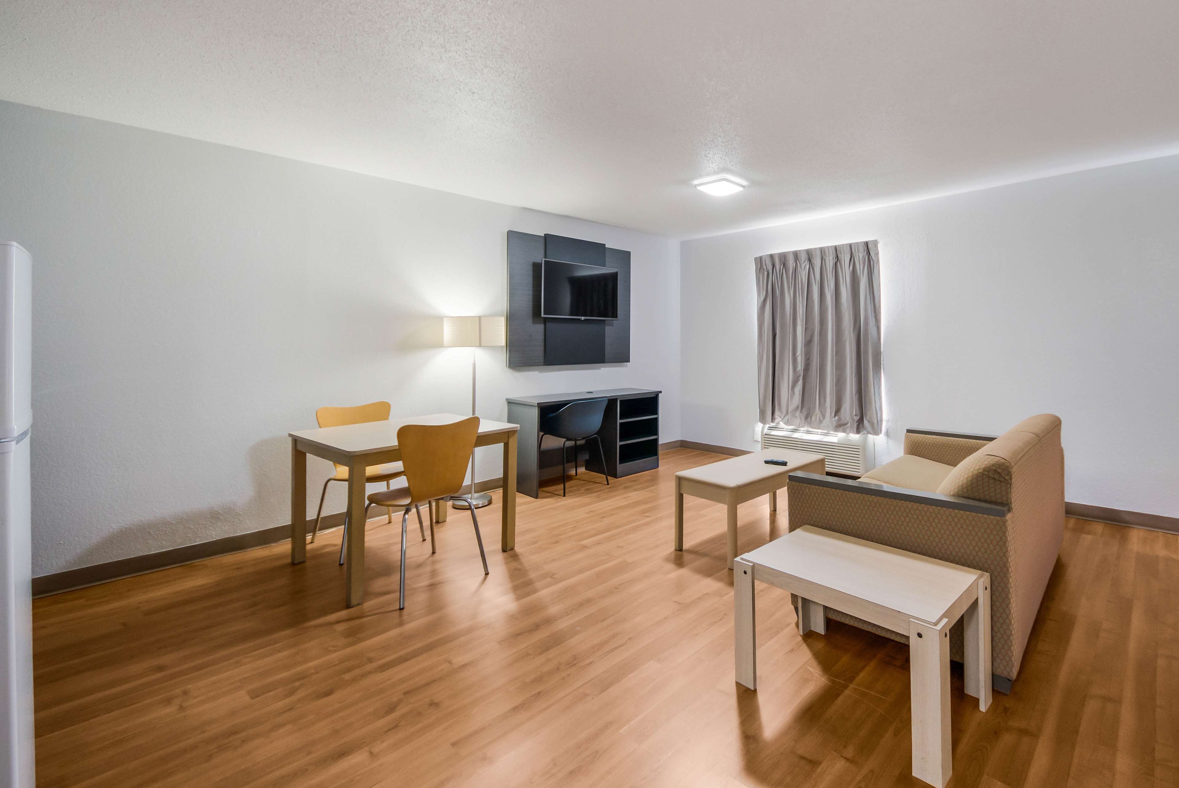 Studio 6 Laredo, Tx – North I-35