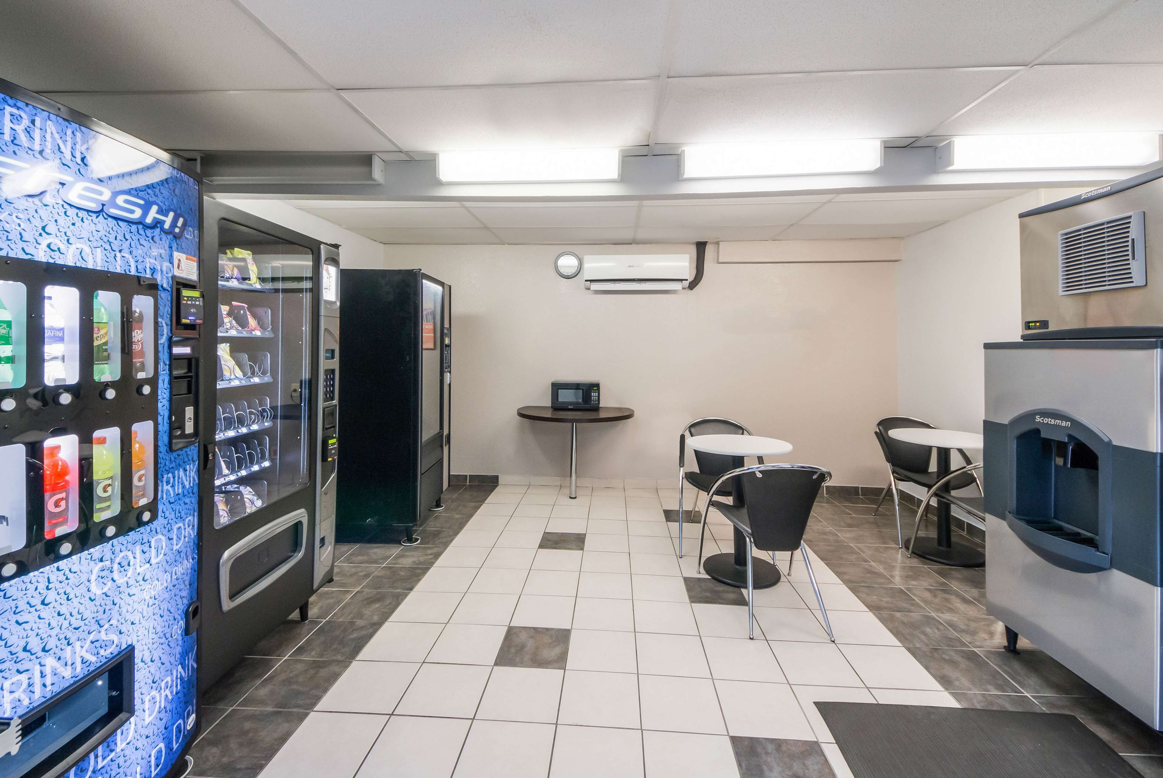 Studio 6 Laredo, Tx – North I-35