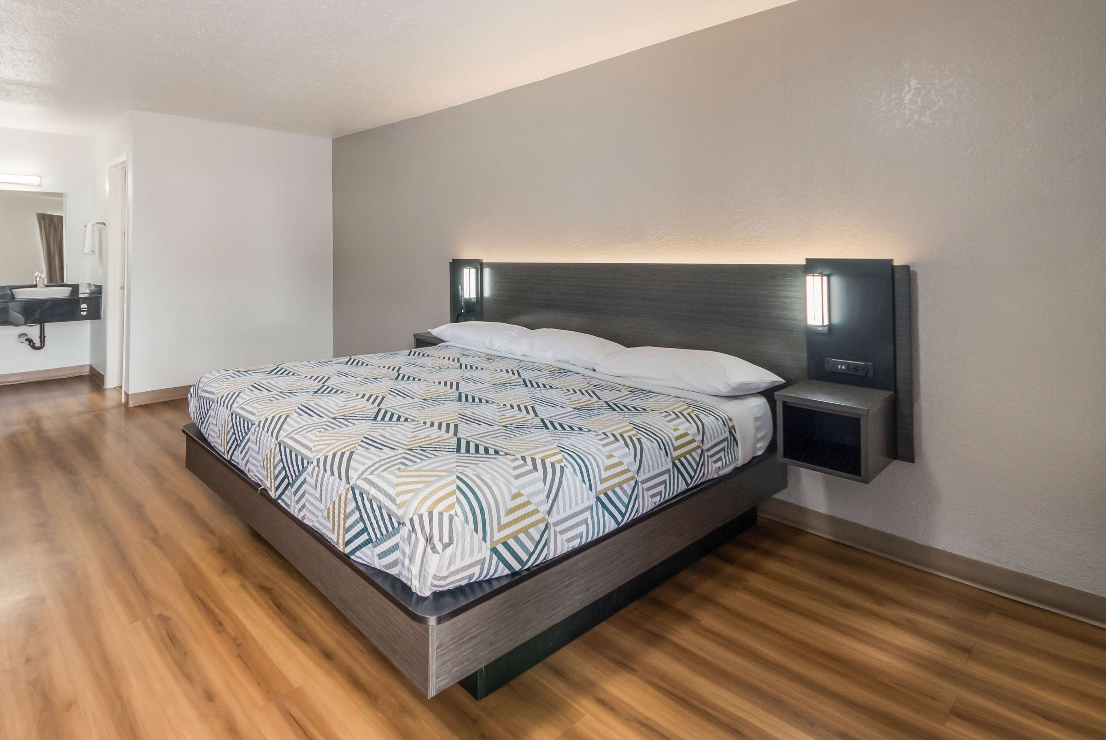 Studio 6 Laredo, Tx – North I-35