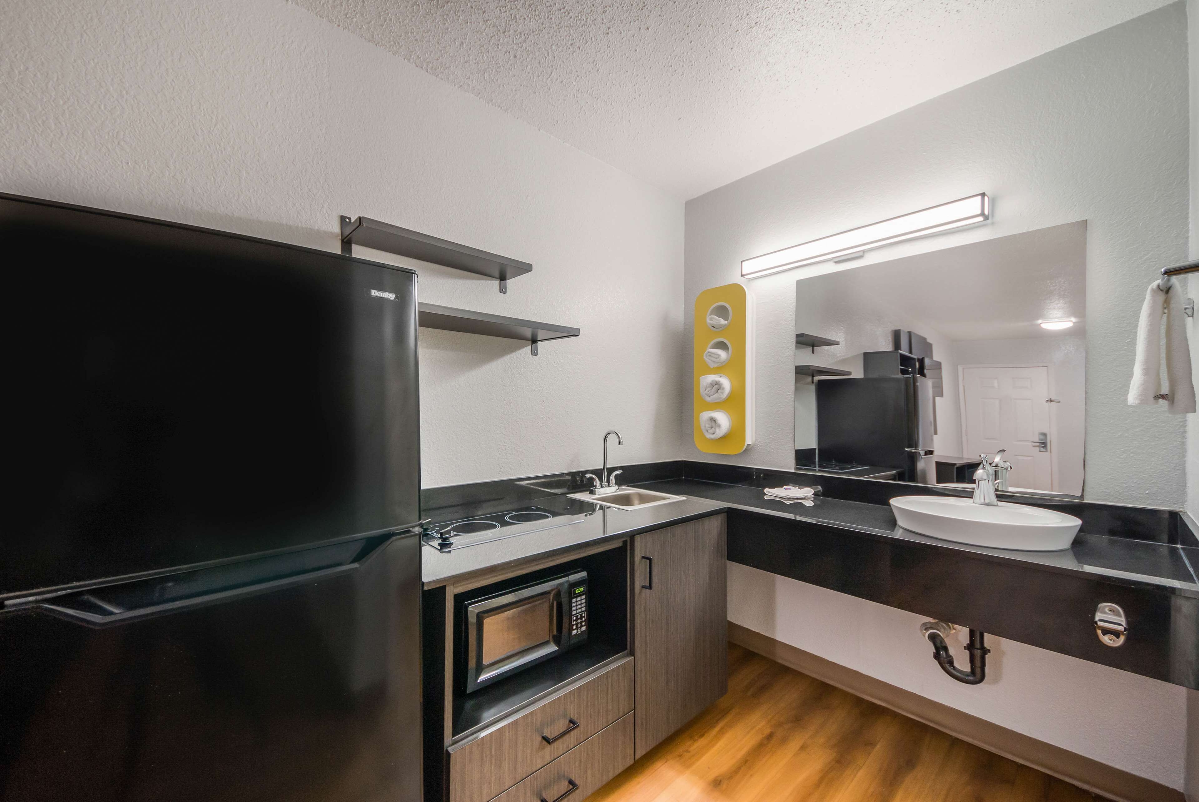 Studio 6 Laredo, Tx – North I-35