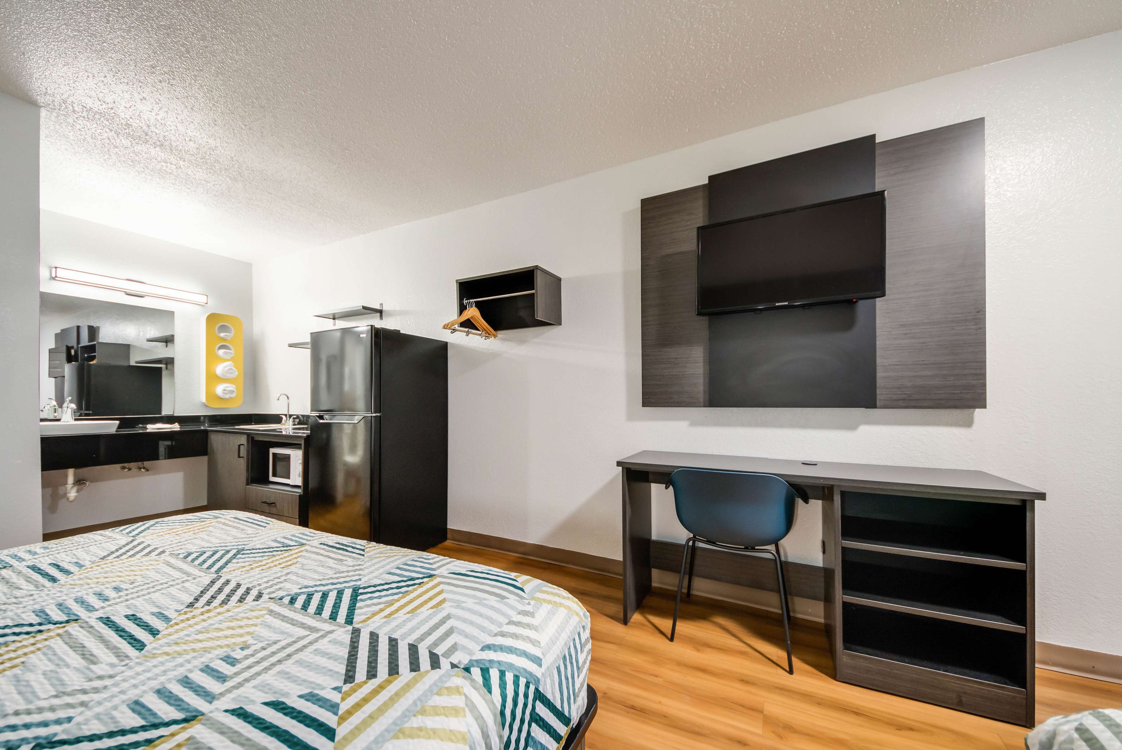 Studio 6 Laredo, Tx – North I-35