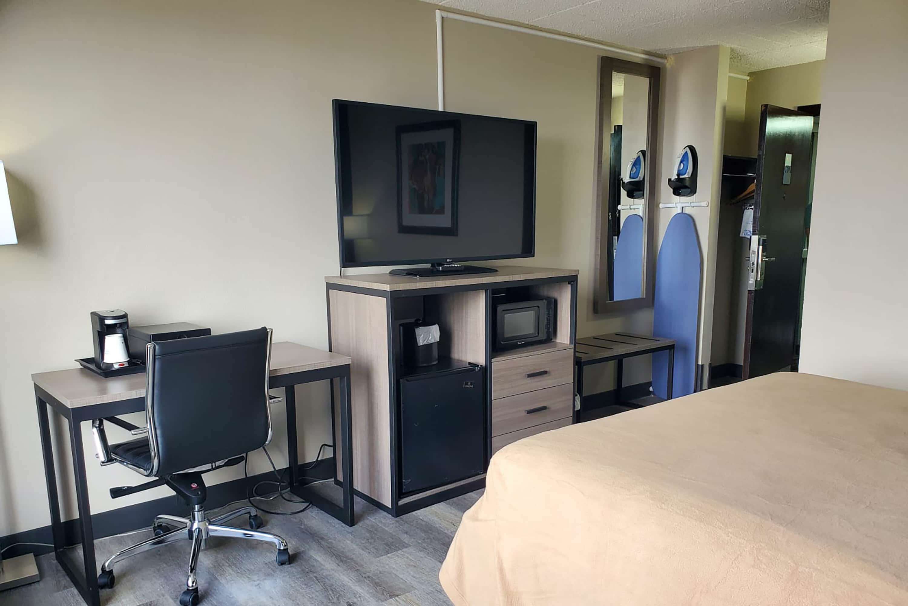 Super 8 by Wyndham Laredo