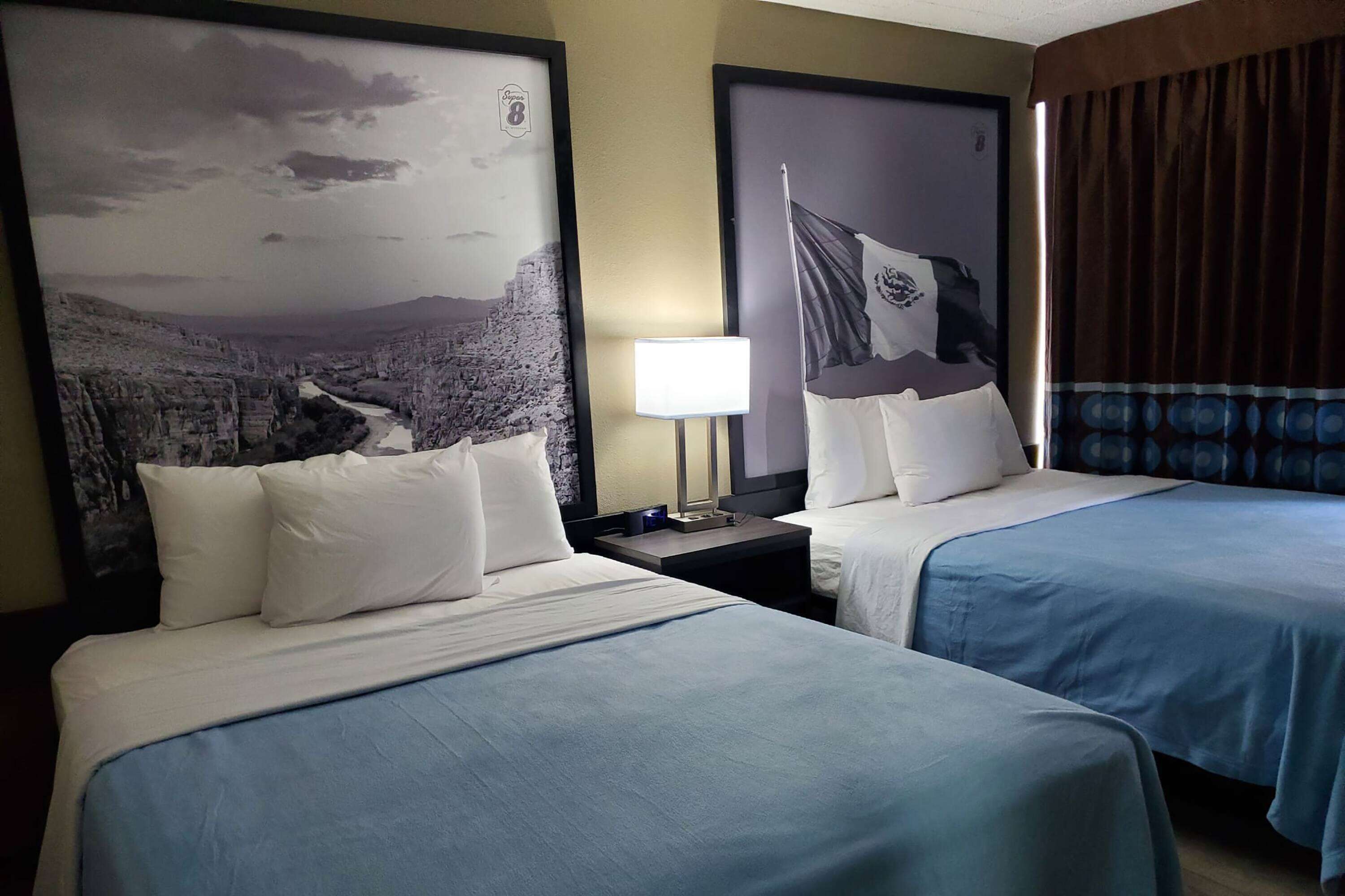 Super 8 by Wyndham Laredo